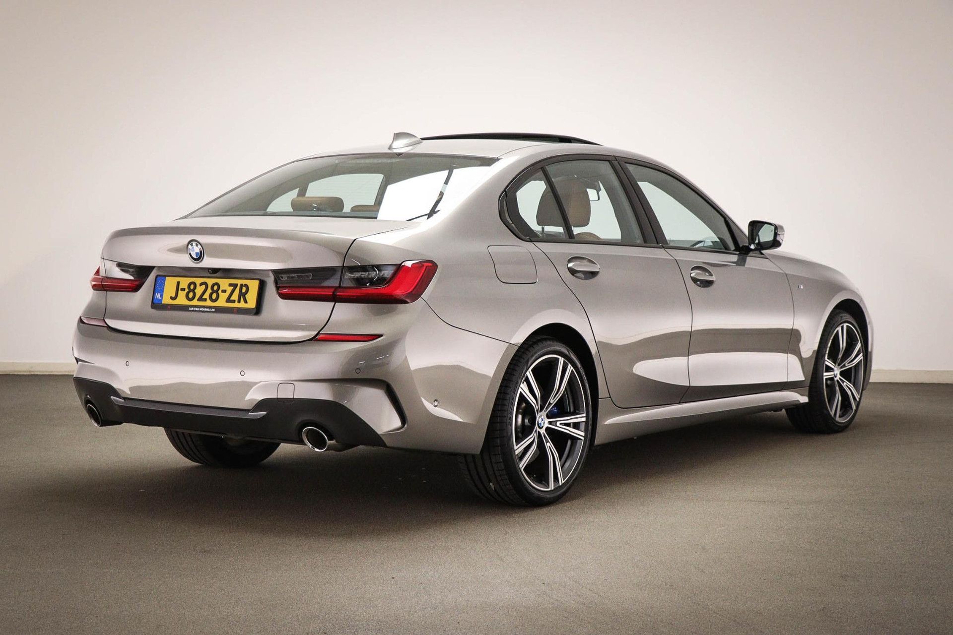 BMW 3-Serie met kenteken J-828-ZR – autofoto 2