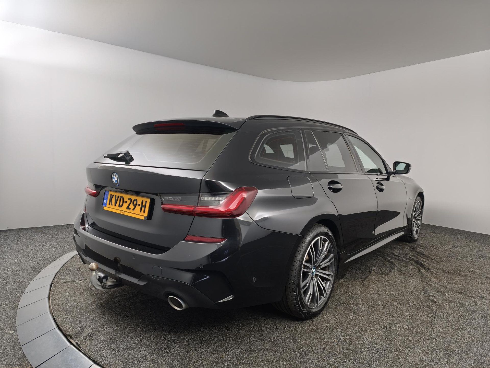 BMW 3-Serie met kenteken KVD-29-H – autofoto 2