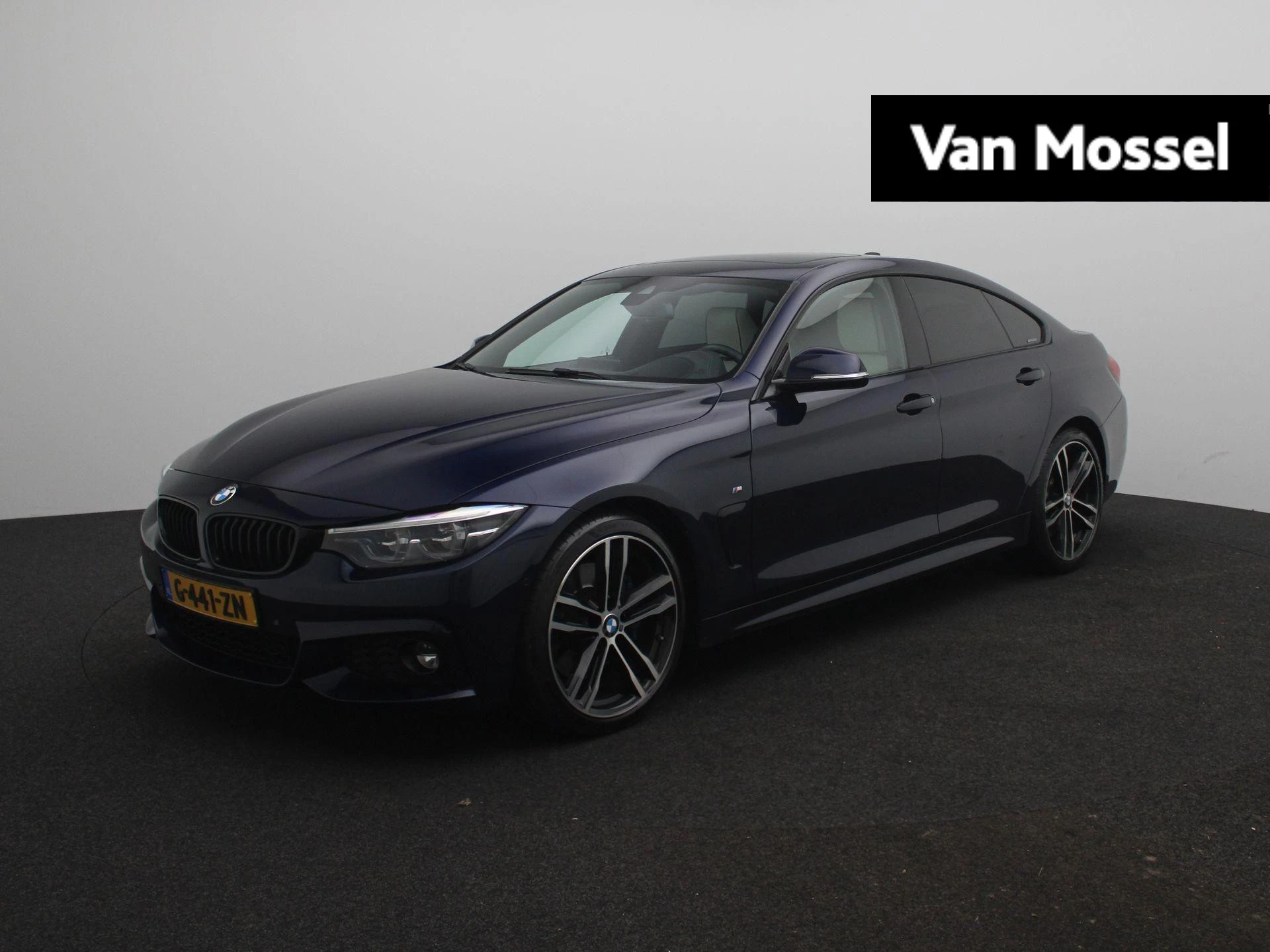 BMW 4-serie met kenteken 71100 – autofoto 2