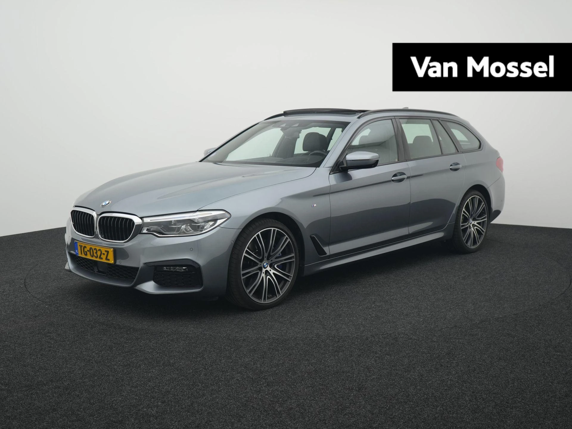 BMW 5-serie met kenteken 100100 – autofoto 2