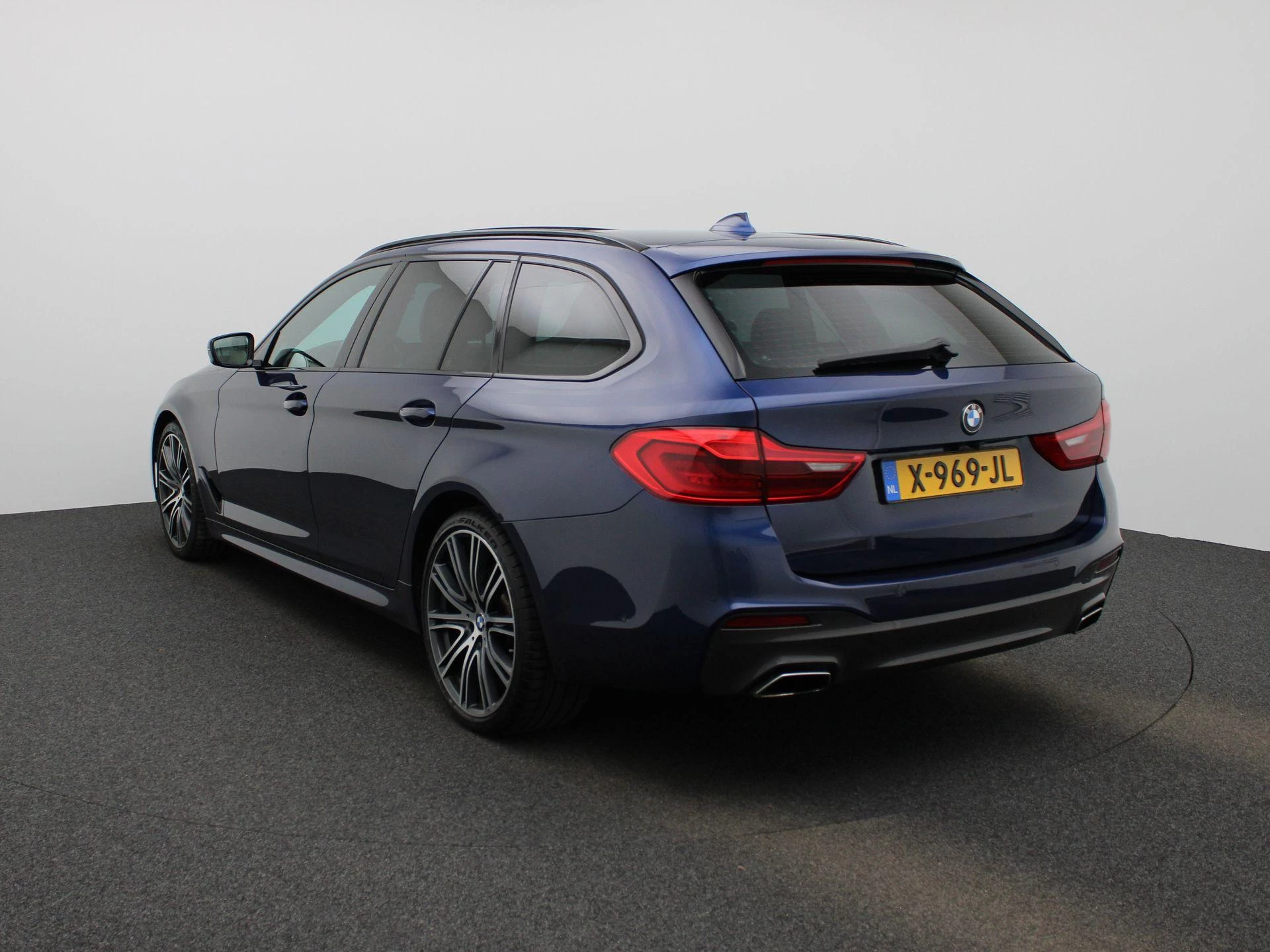BMW 5-serie met kenteken 100100 – autofoto 3