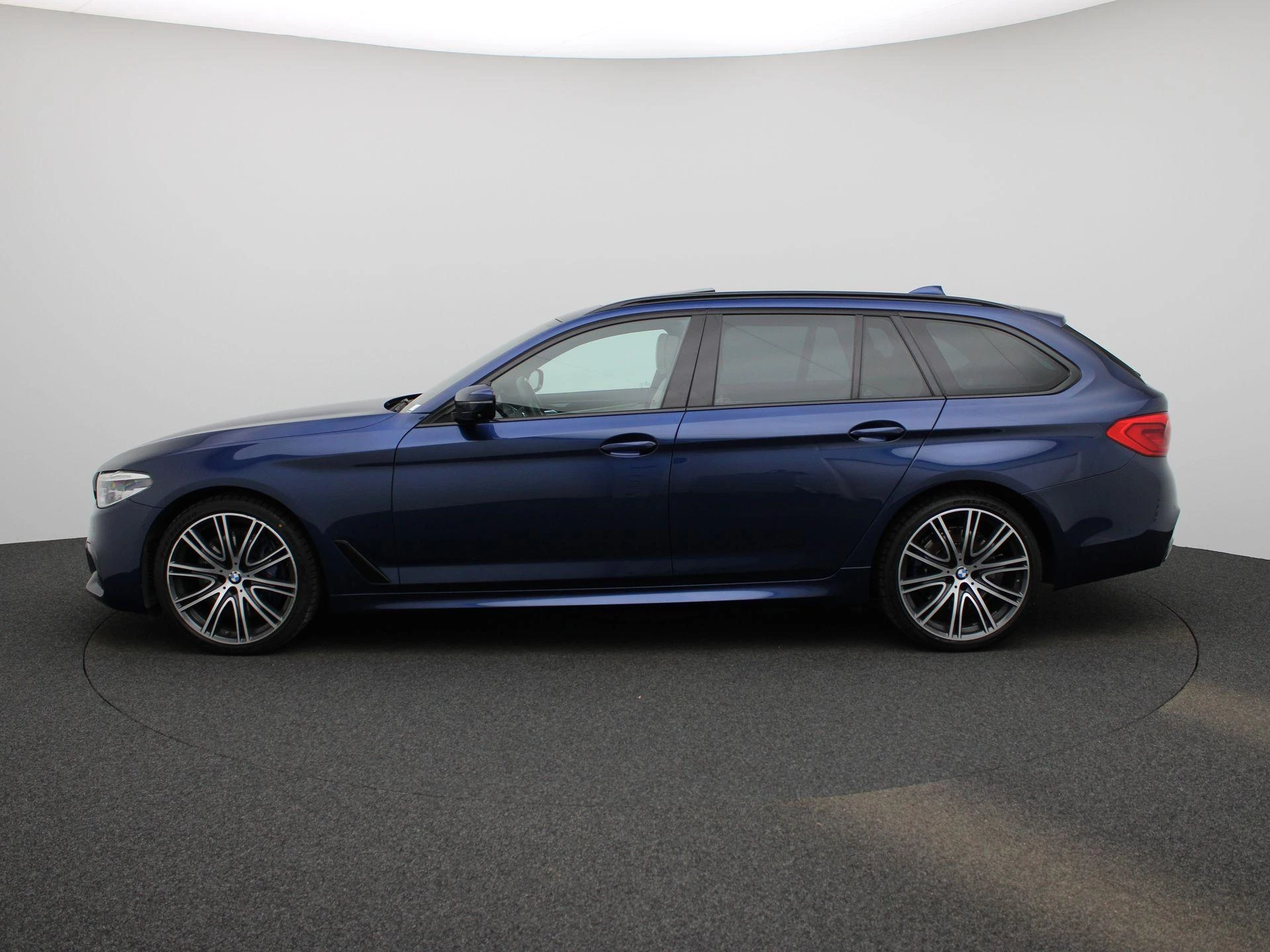 BMW 5-serie met kenteken 100100 – autofoto 5