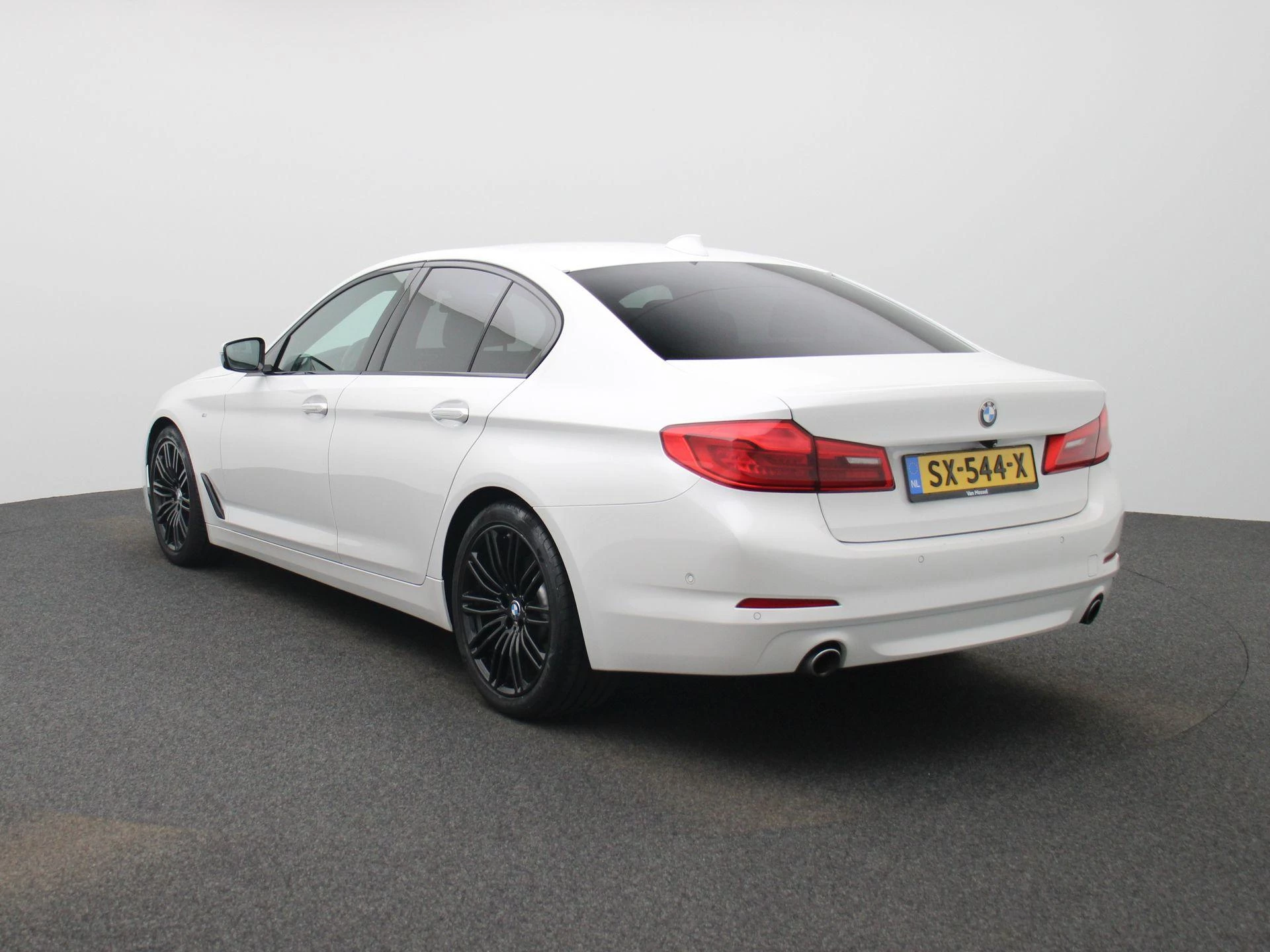 BMW 5-serie met kenteken 54100 – autofoto 3