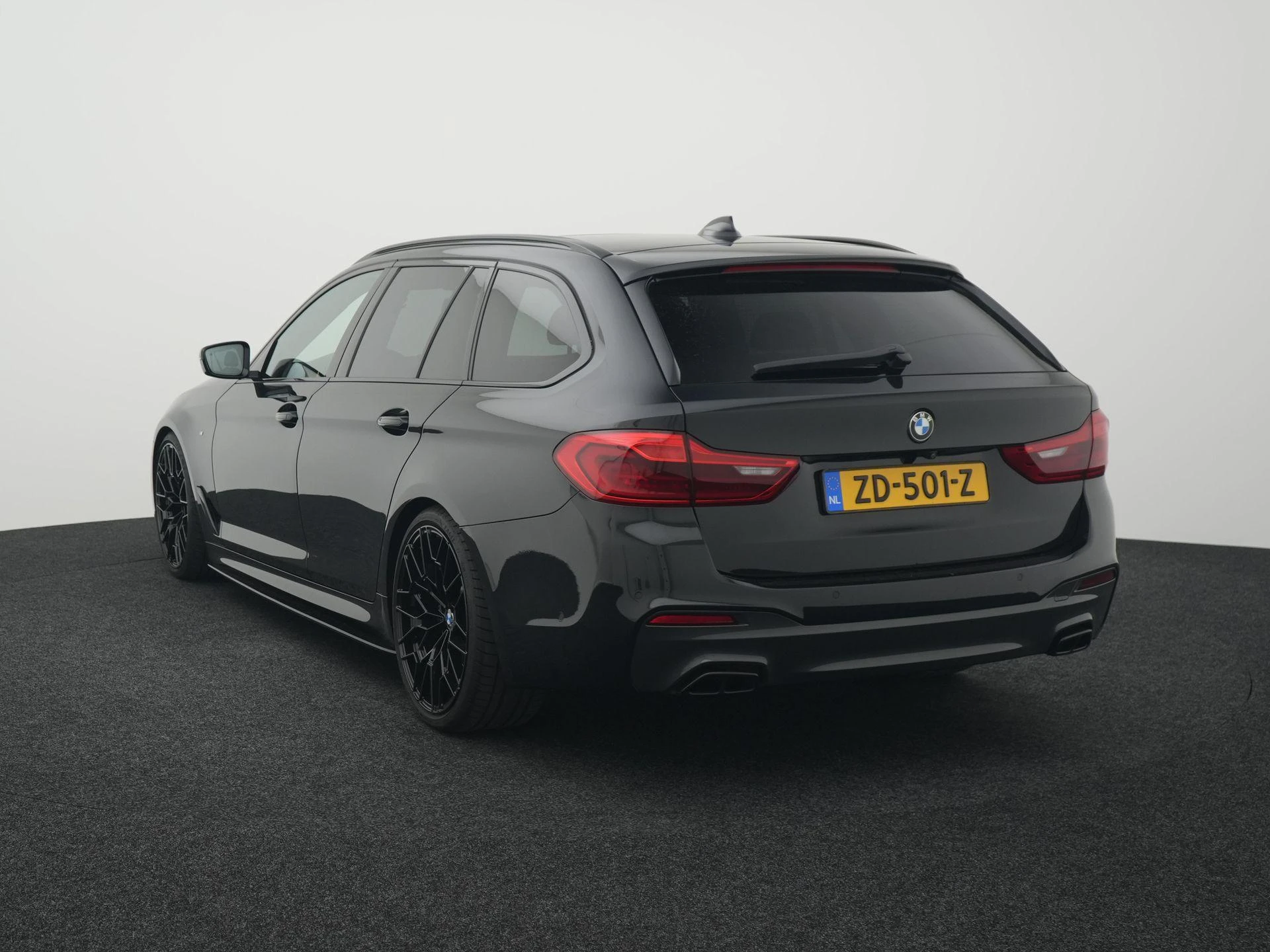 BMW 5-serie met kenteken 63100 – autofoto 3