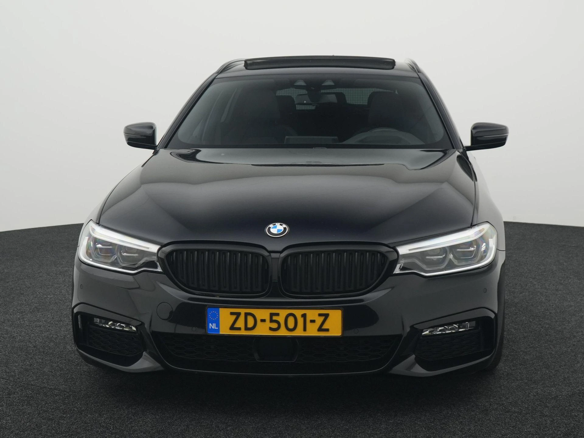 BMW 5-serie met kenteken 63100 – autofoto 4