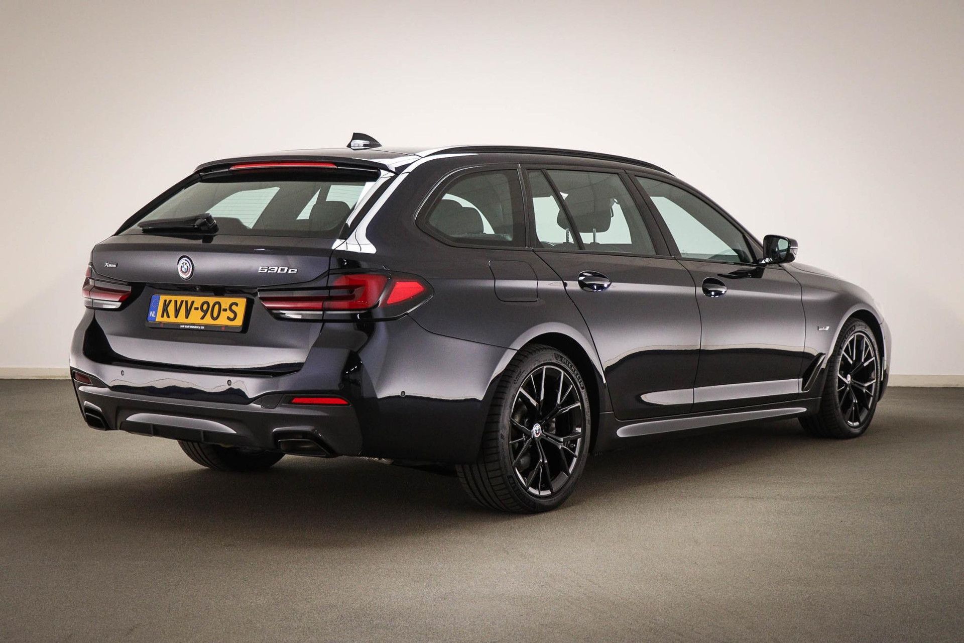 BMW 5-serie met kenteken KVV-90-S – autofoto 2