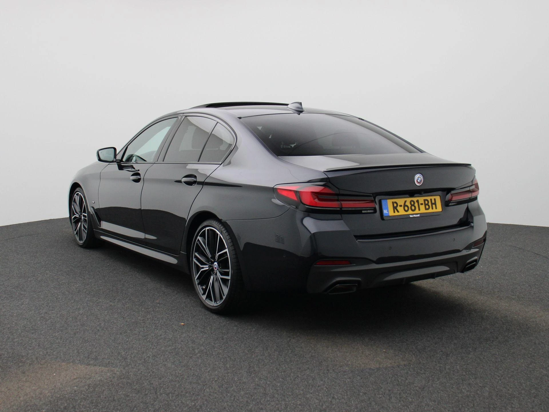 BMW 5-serie met kenteken R-681-BH – autofoto 3