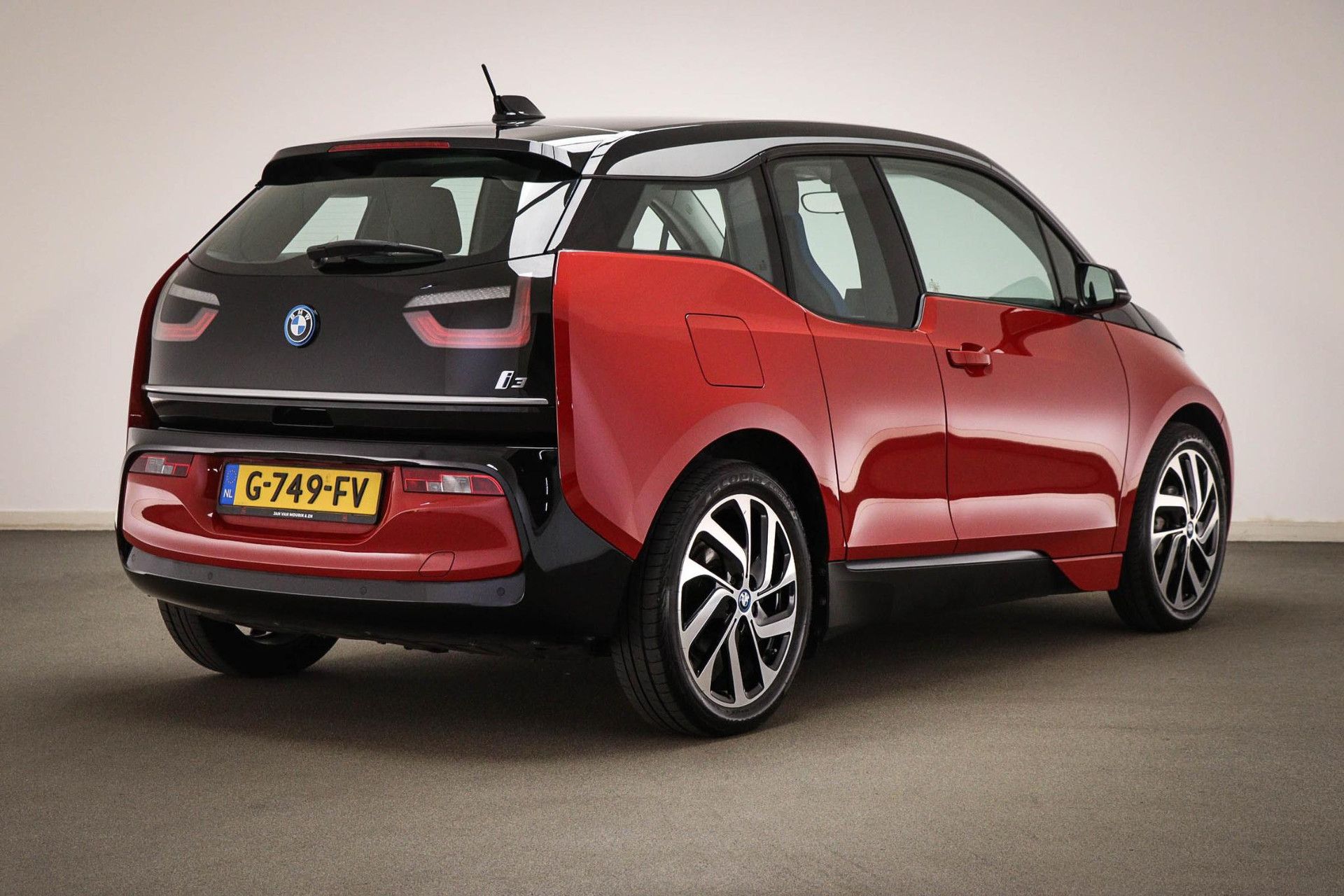 BMW i3 met kenteken G-749-FV – autofoto 2