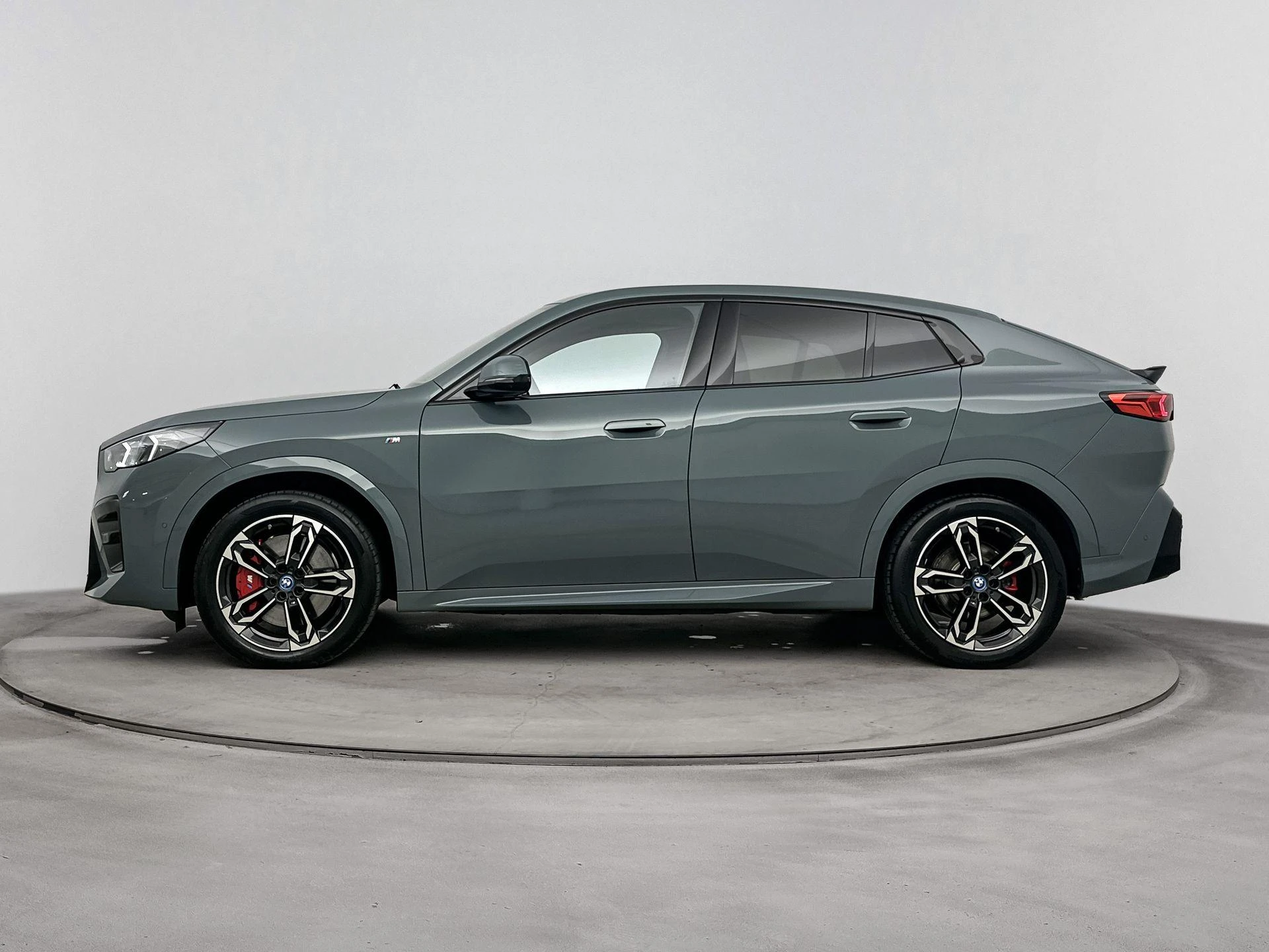 BMW iX2 met kenteken HHX-16-B – autofoto 4