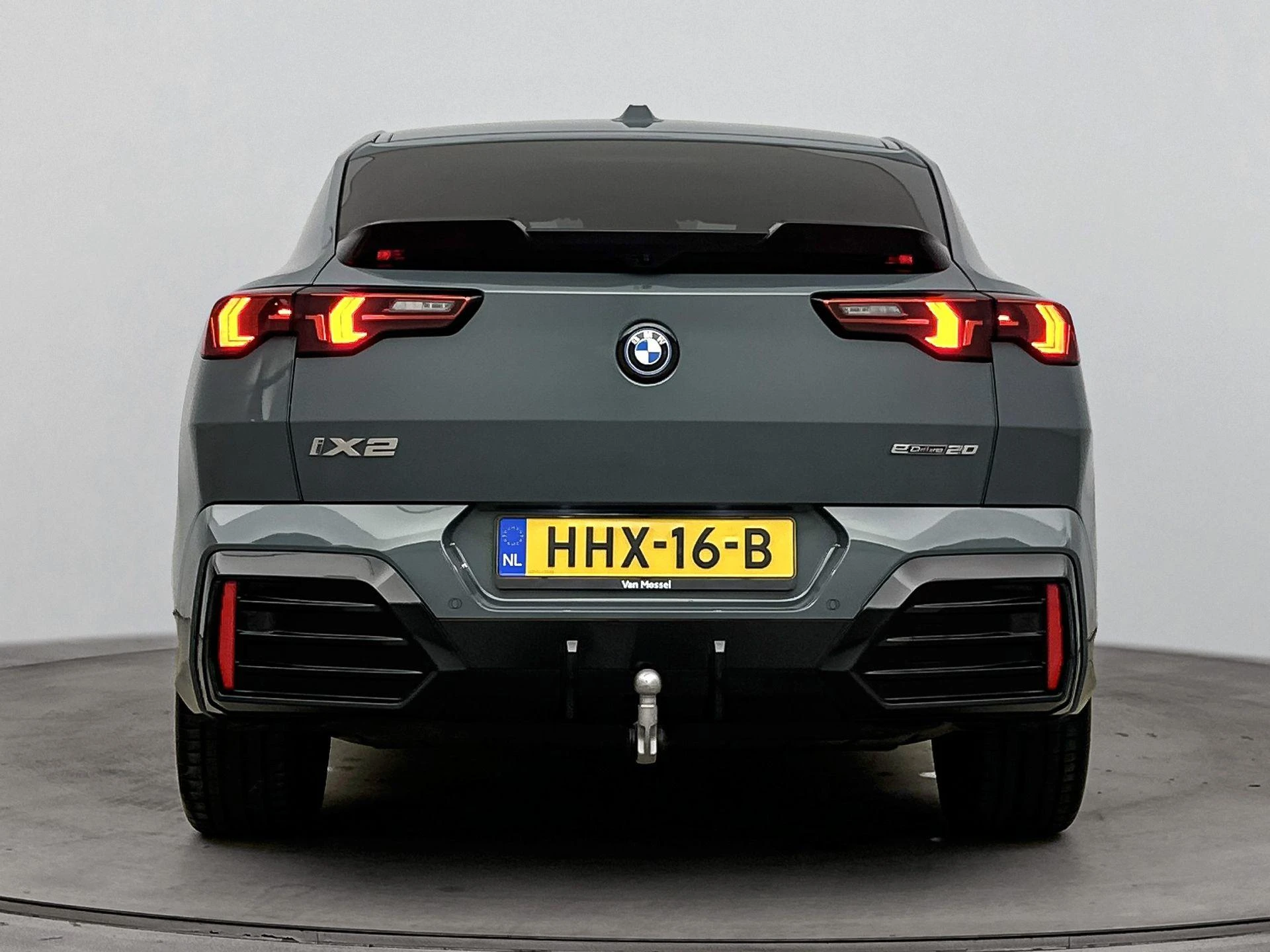 BMW iX2 met kenteken HHX-16-B – autofoto 5