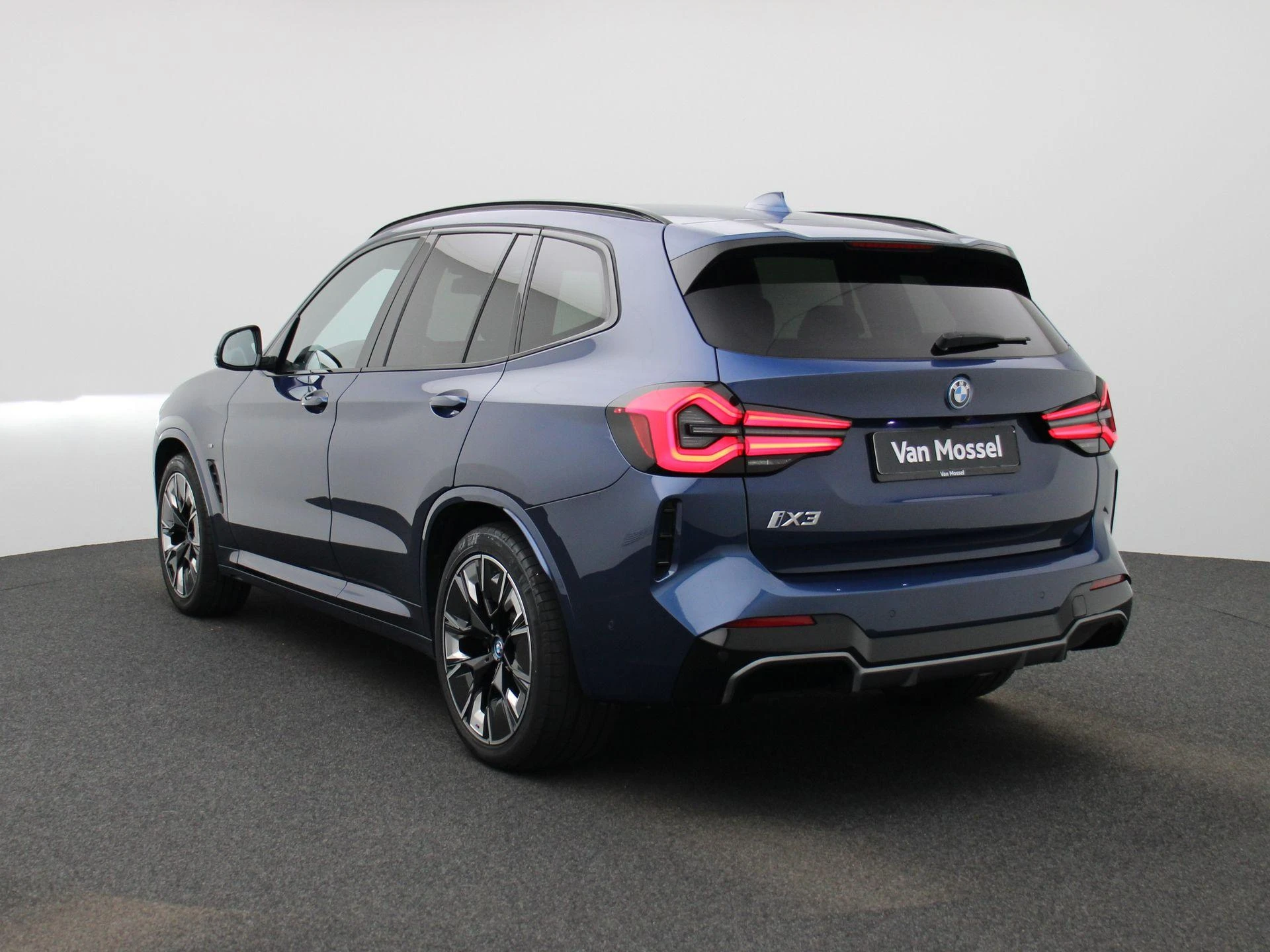 BMW IX3 – autofoto 3