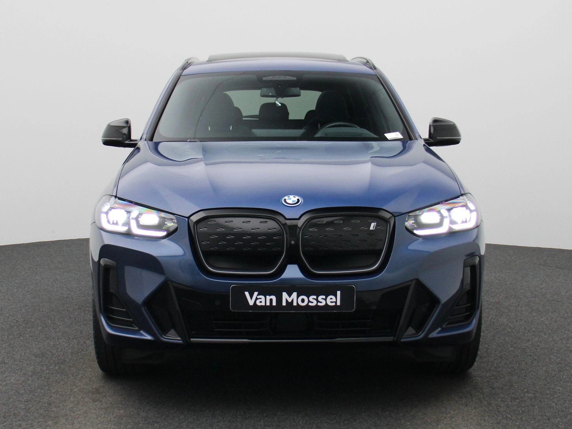 BMW IX3 – autofoto 4