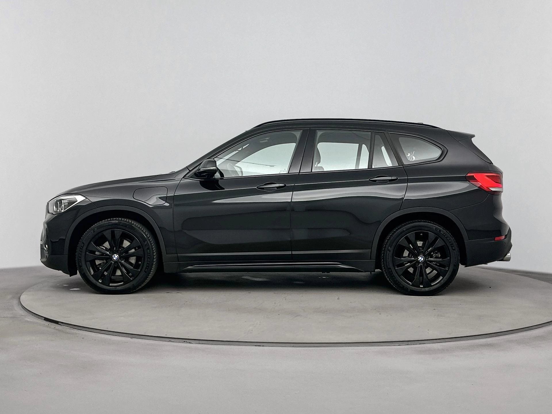 BMW X1 met kenteken 19100 – autofoto 3
