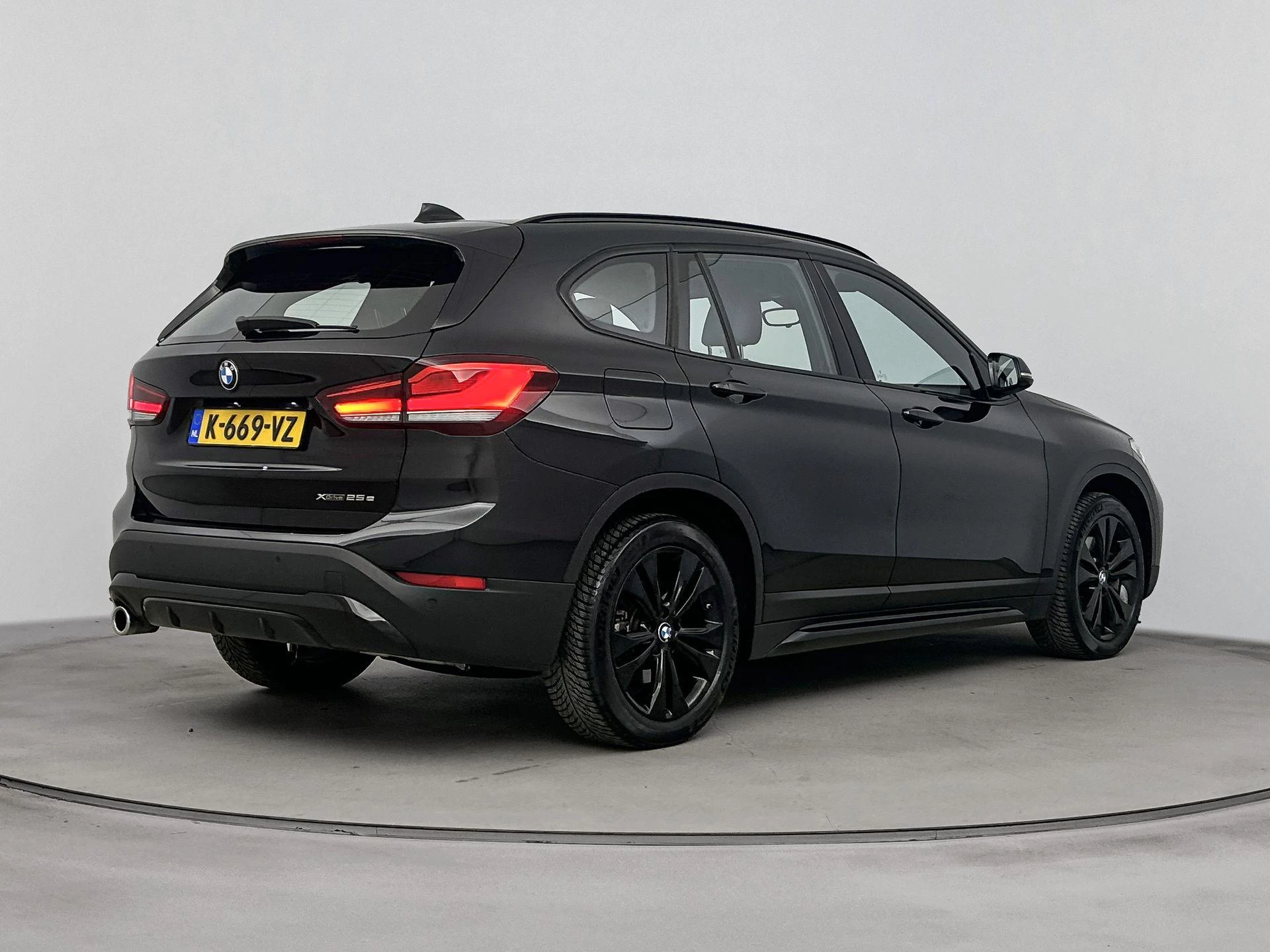 BMW X1 met kenteken 19100 – autofoto 5