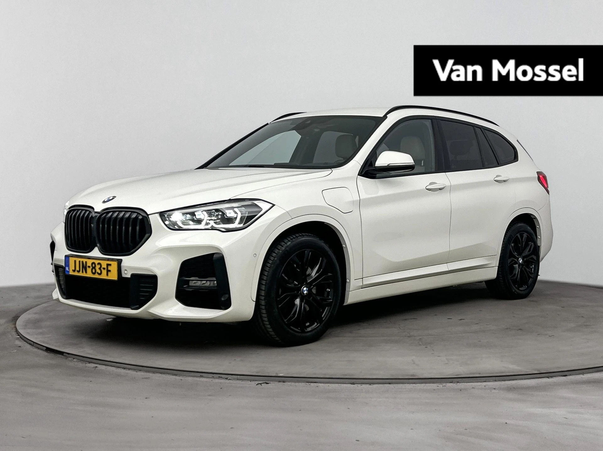 BMW X1 met kenteken 52 – autofoto 2