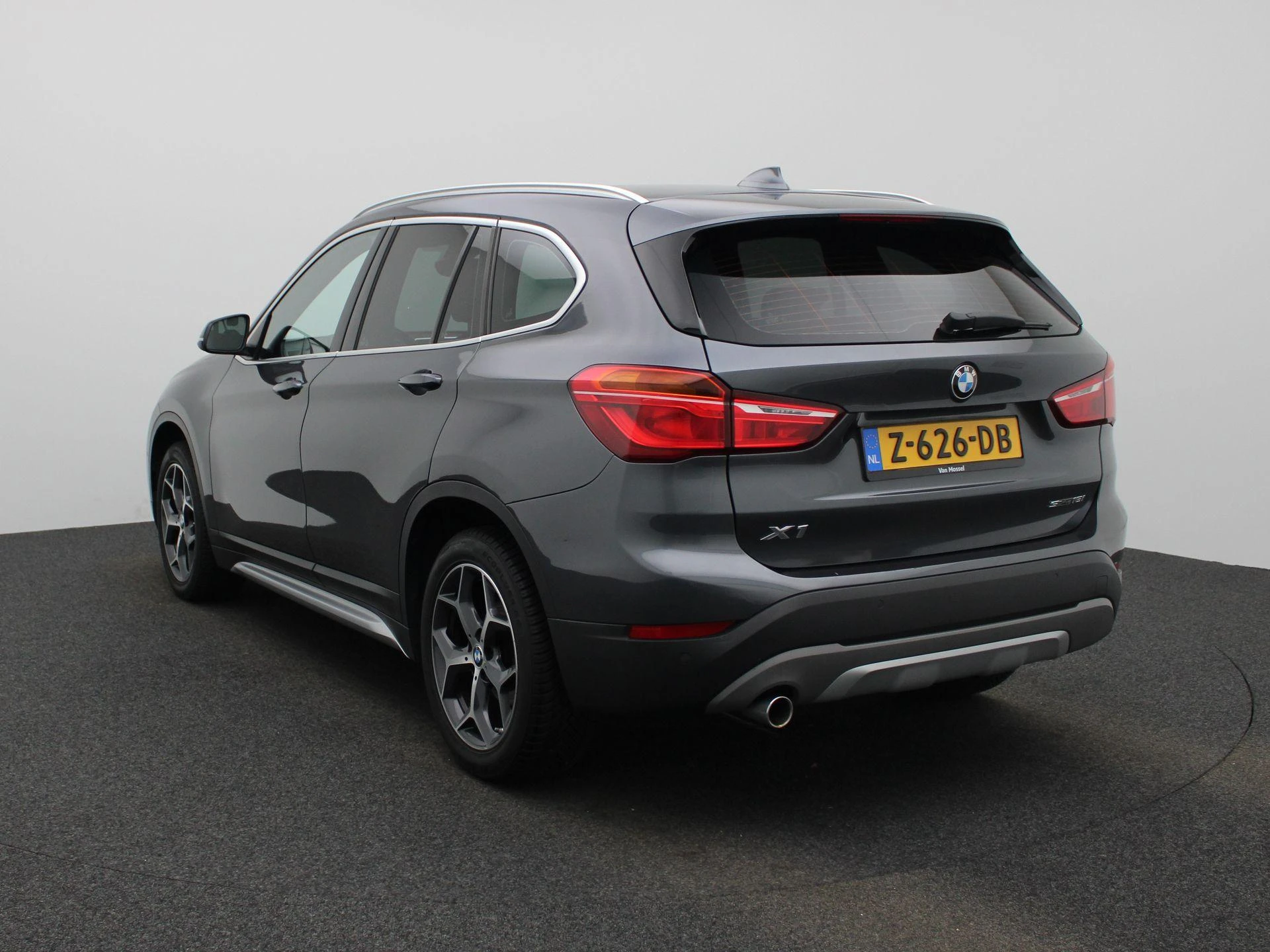 BMW X1 met kenteken 74100 – autofoto 3
