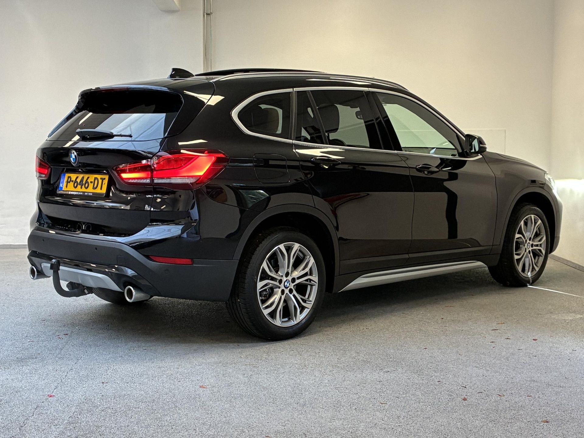 BMW X1 met kenteken P-646-DT – autofoto 2