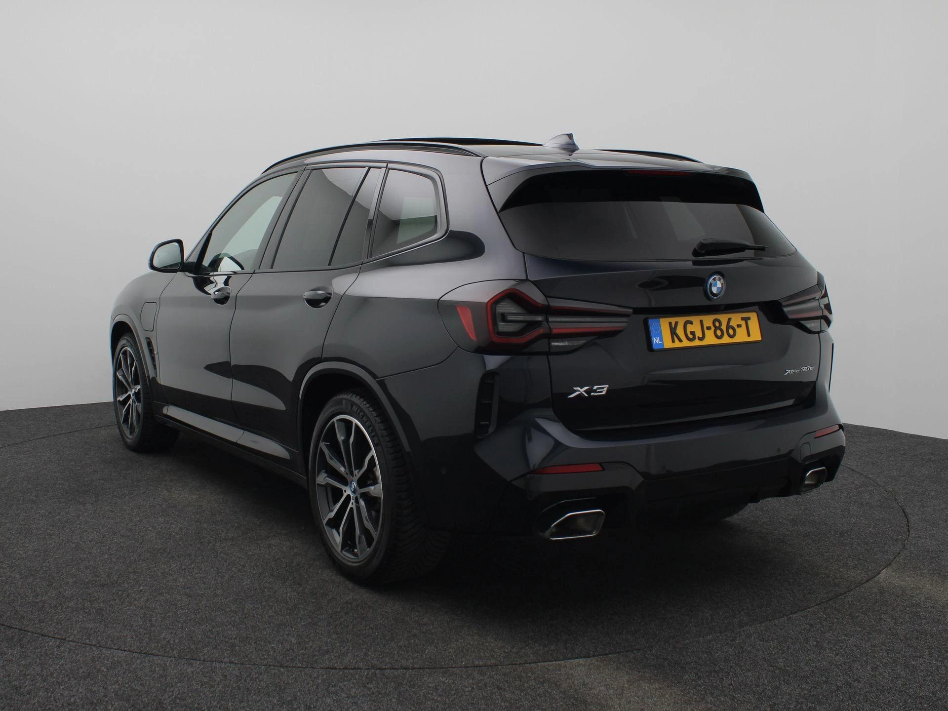 BMW X3 met kenteken 44 – autofoto 4