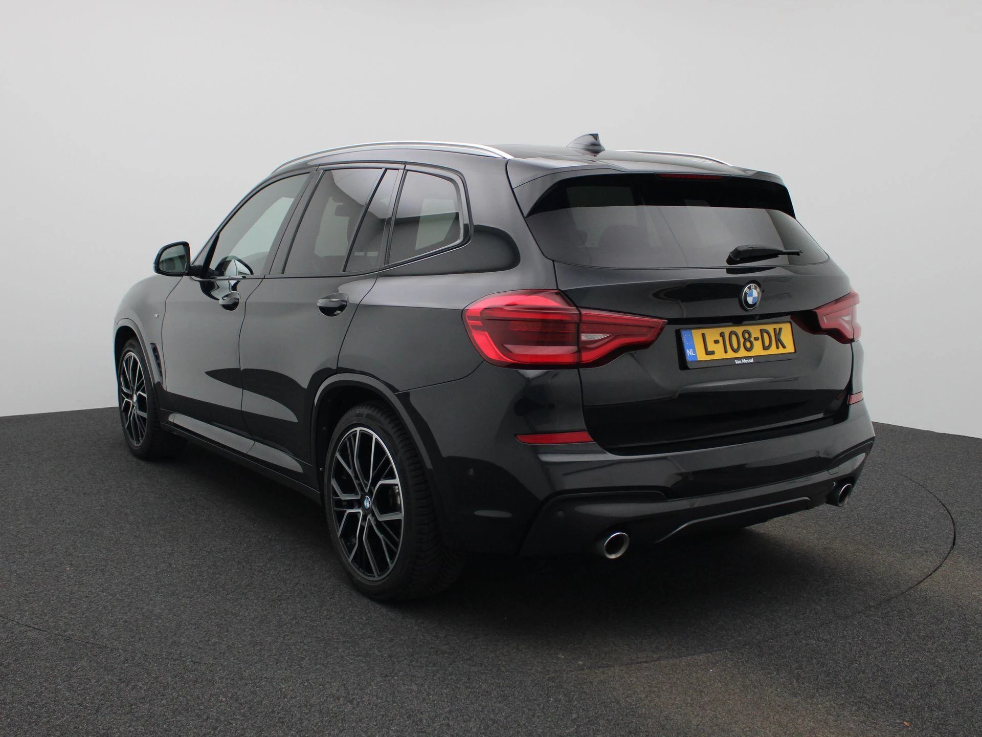 BMW X3 met kenteken 76100 – autofoto 3