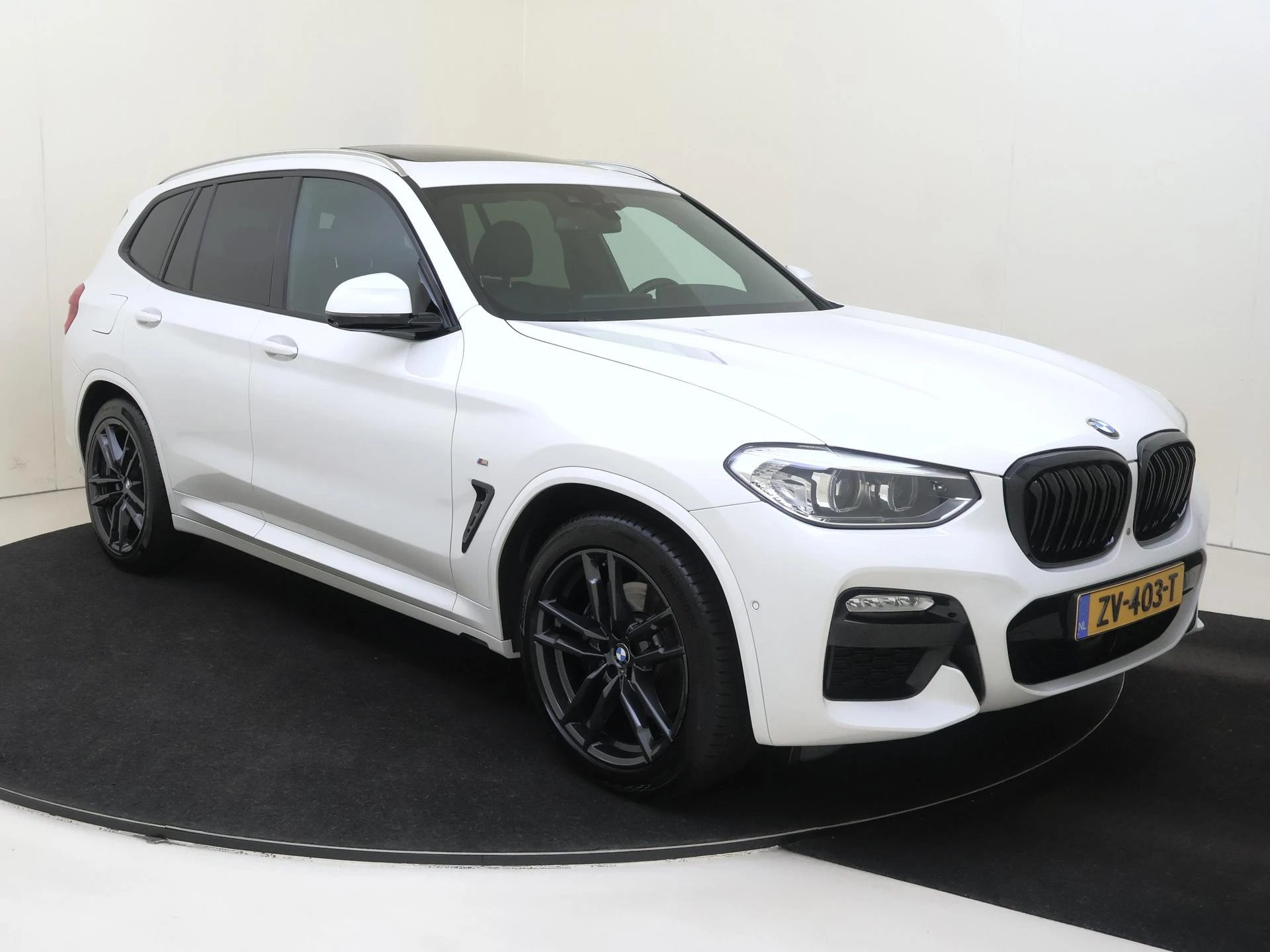 BMW X3 met kenteken 84100 – autofoto 3
