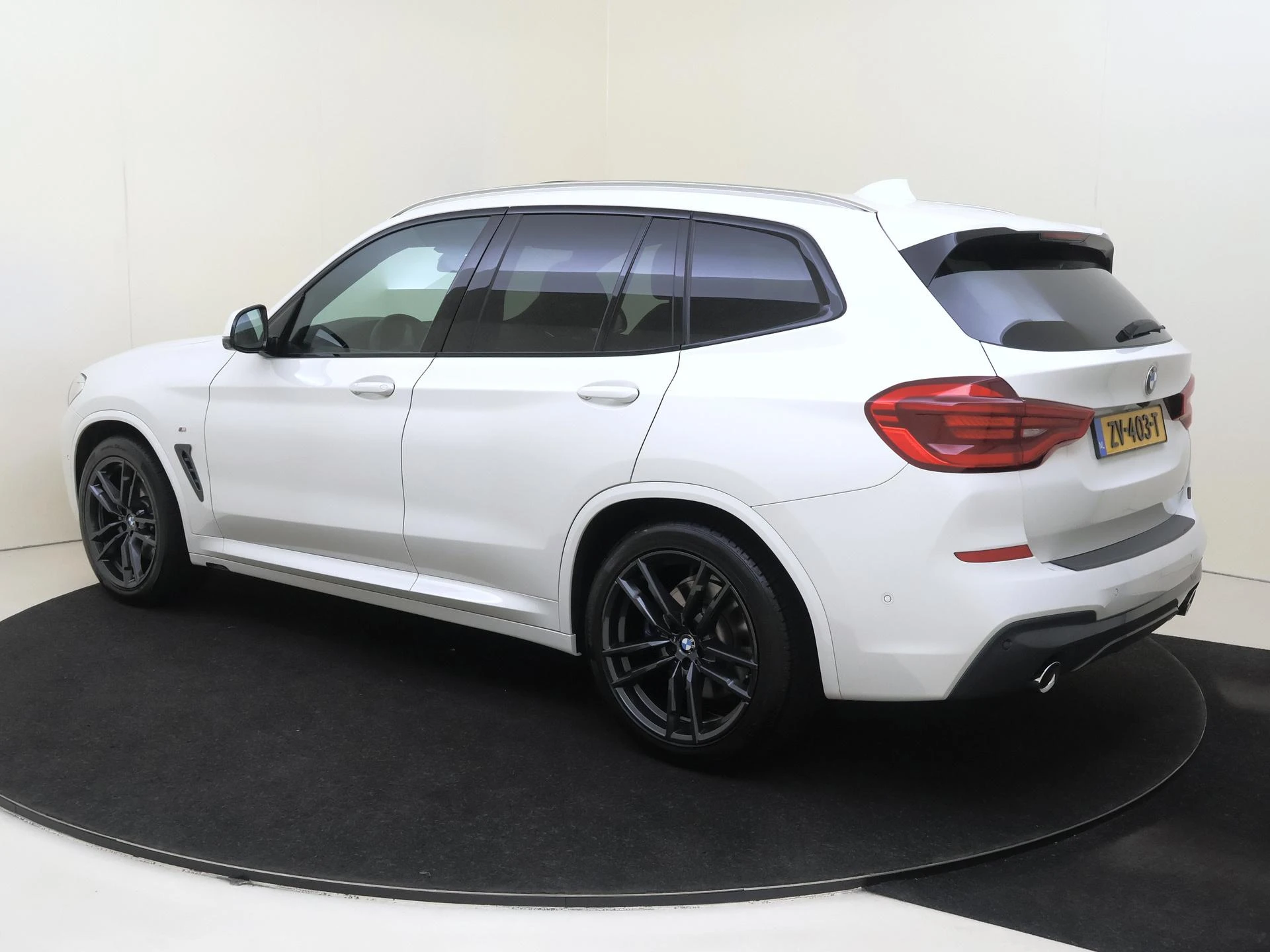 BMW X3 met kenteken 84100 – autofoto 4