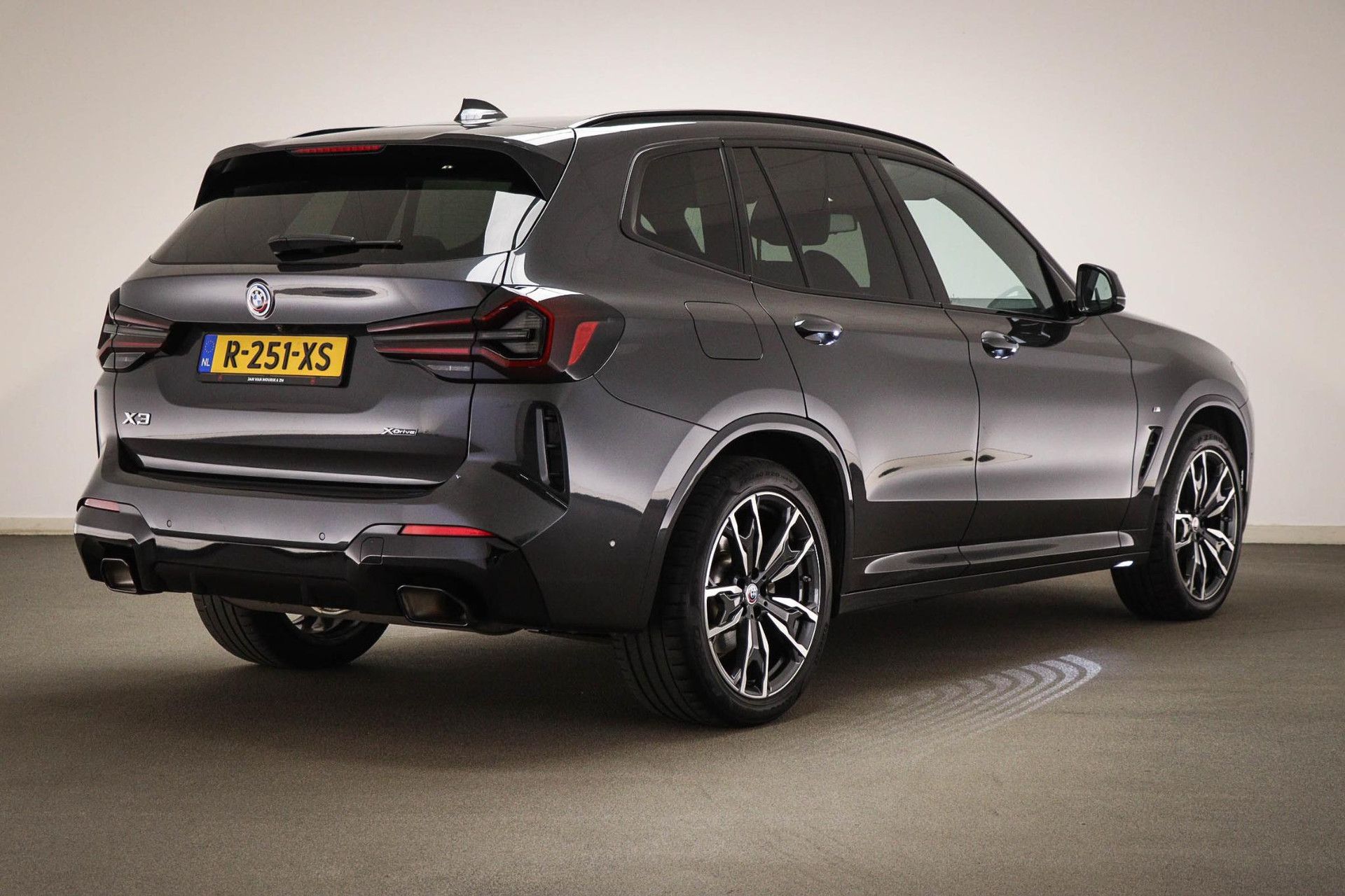 BMW X3 met kenteken R-251-XS – autofoto 2