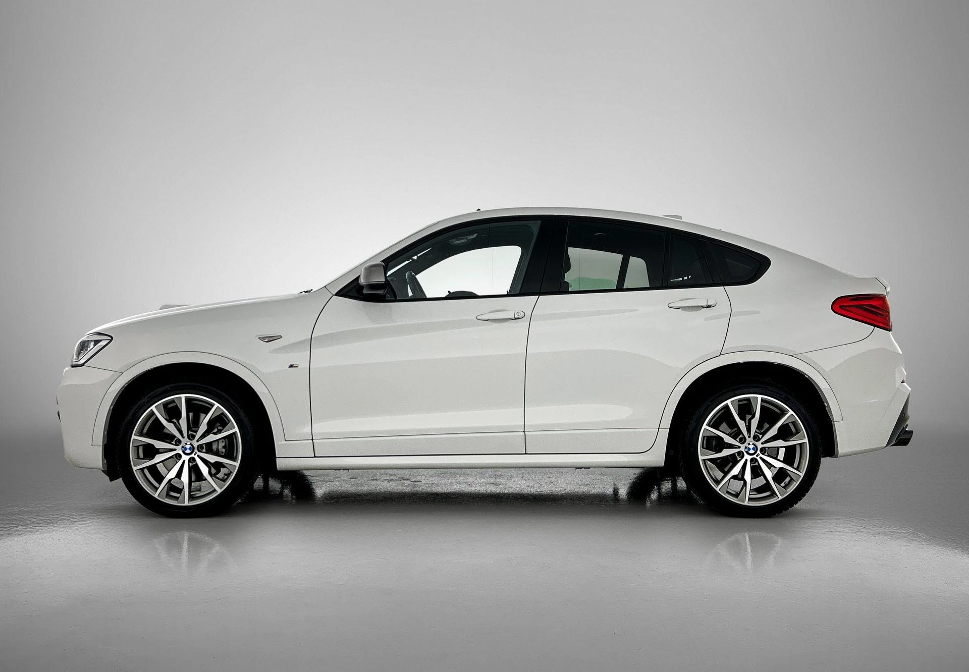 BMW X4 met kenteken 86100 – autofoto 4