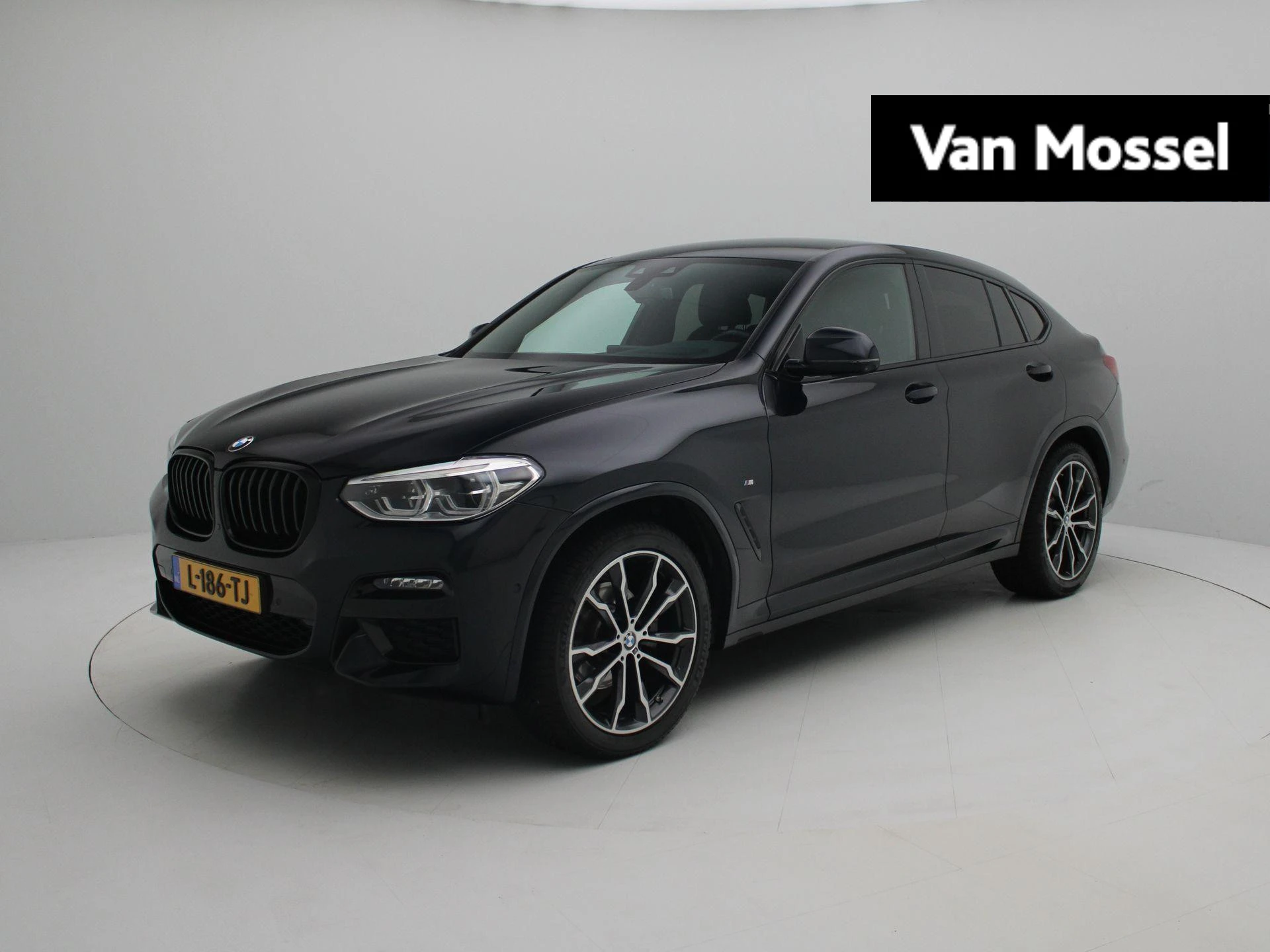 BMW X4 met kenteken L-186-TJ – autofoto 2