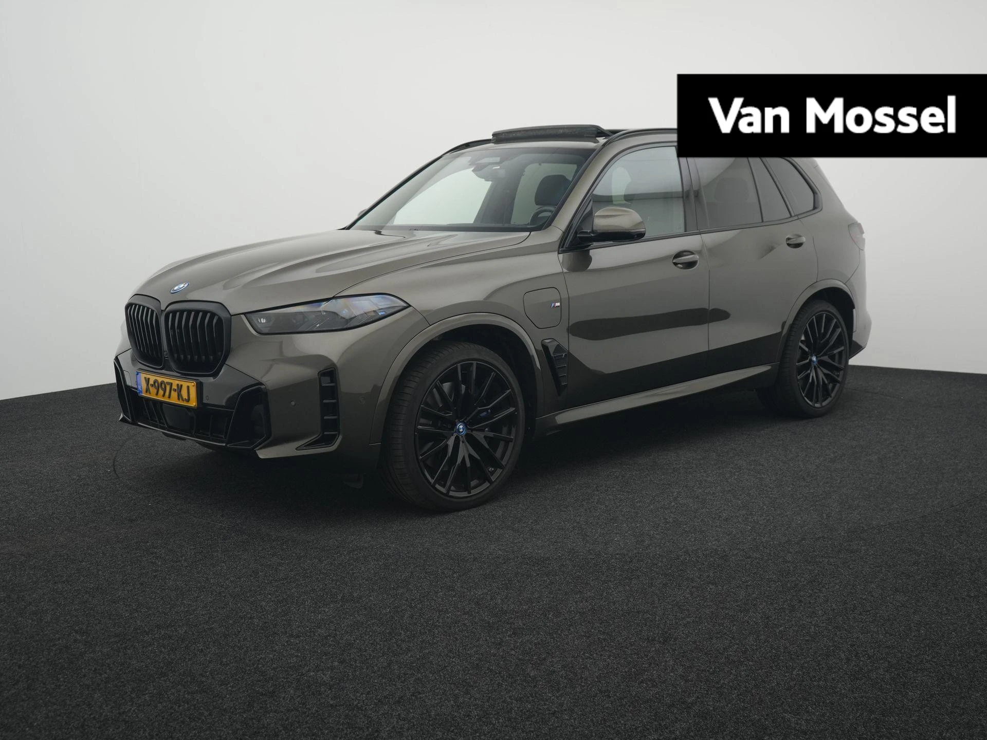 BMW X5 met kenteken 08100 – autofoto 2