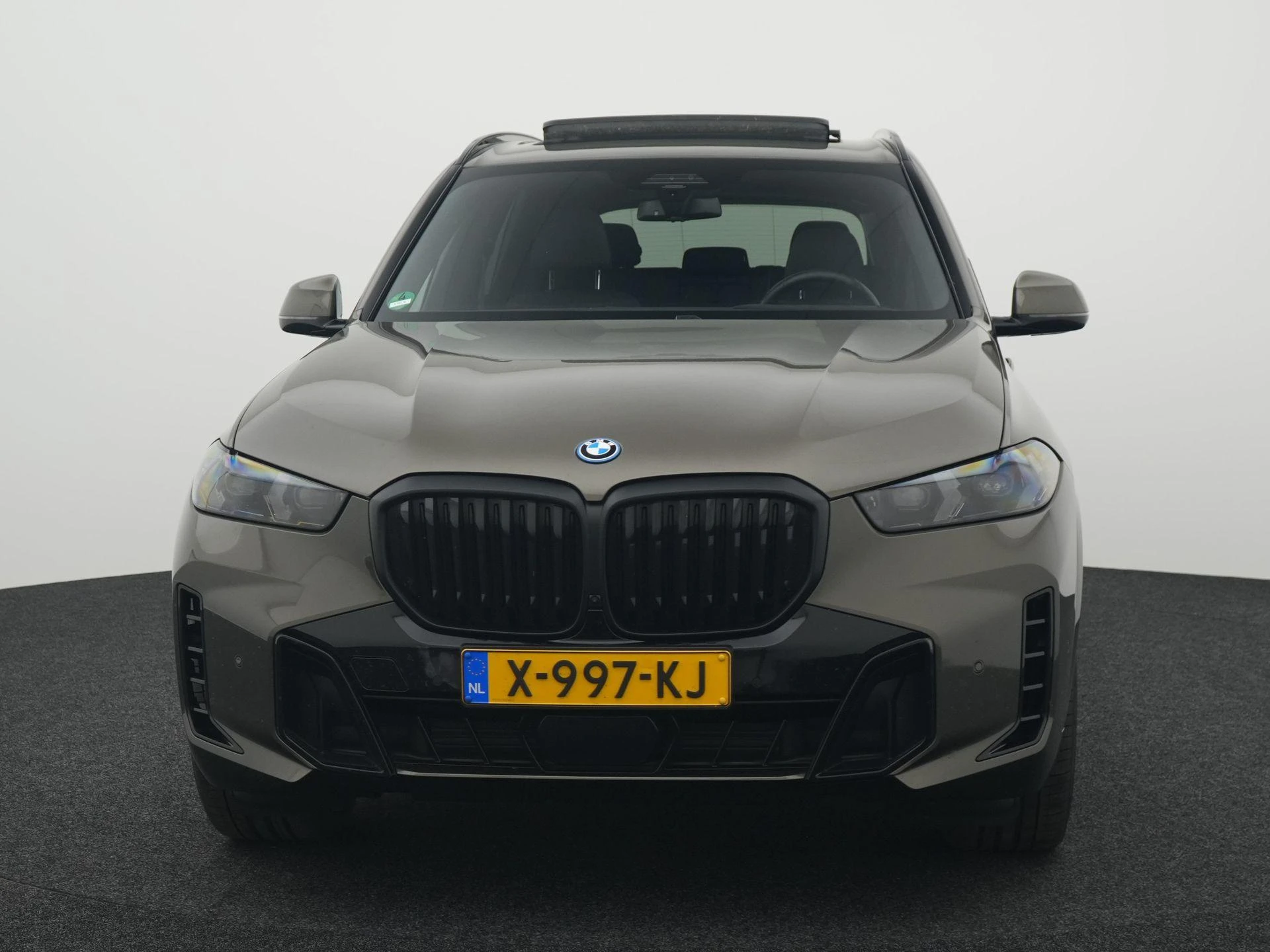 BMW X5 met kenteken 08100 – autofoto 4