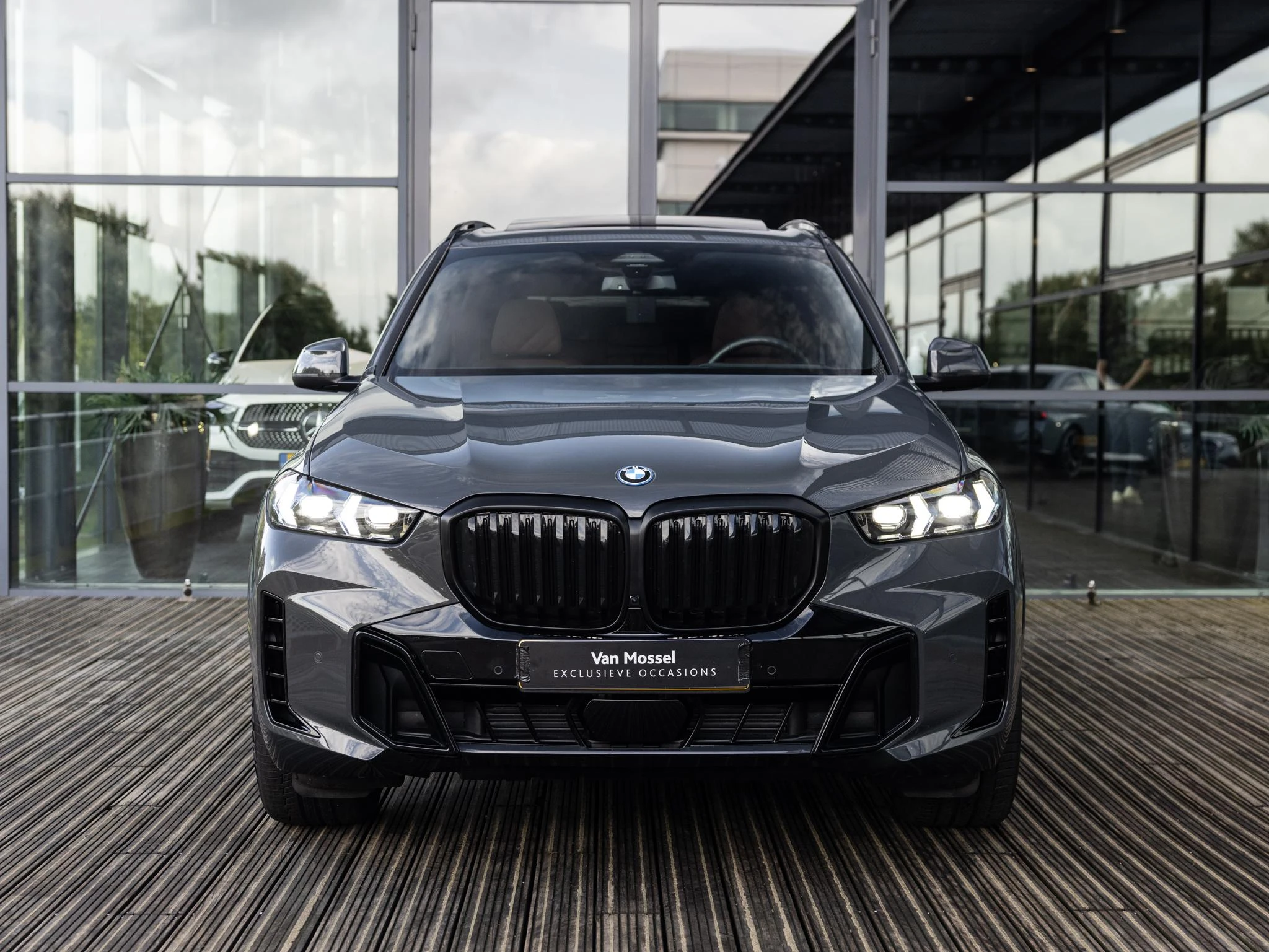 BMW X5 met kenteken 102 – autofoto 4