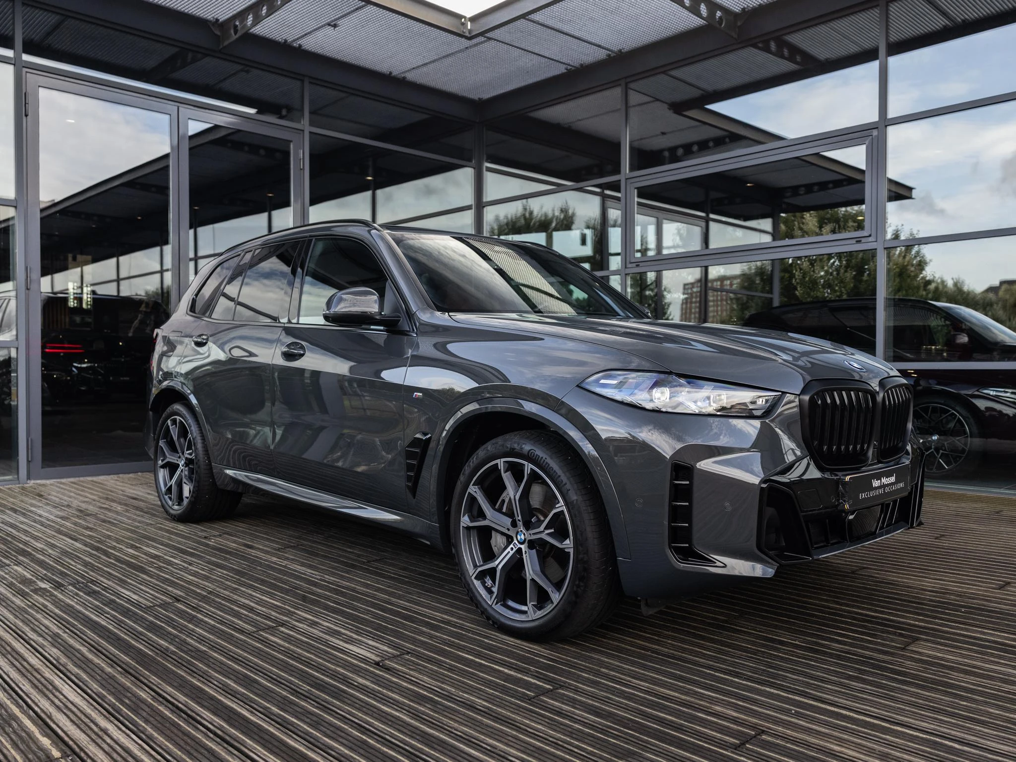BMW X5 met kenteken 102 – autofoto 5