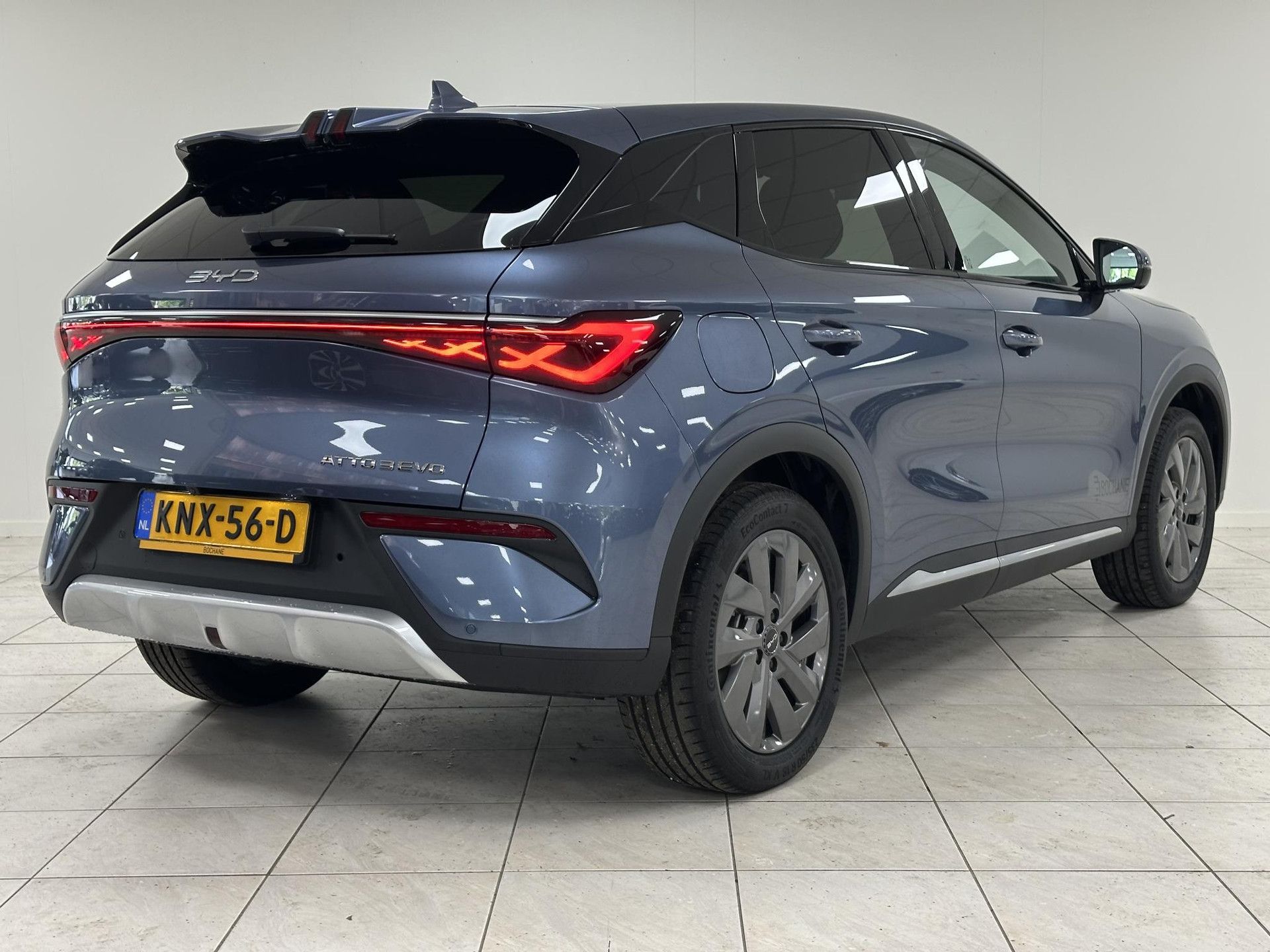 BYD ATTO3 met kenteken KNX-56-D – autofoto 2