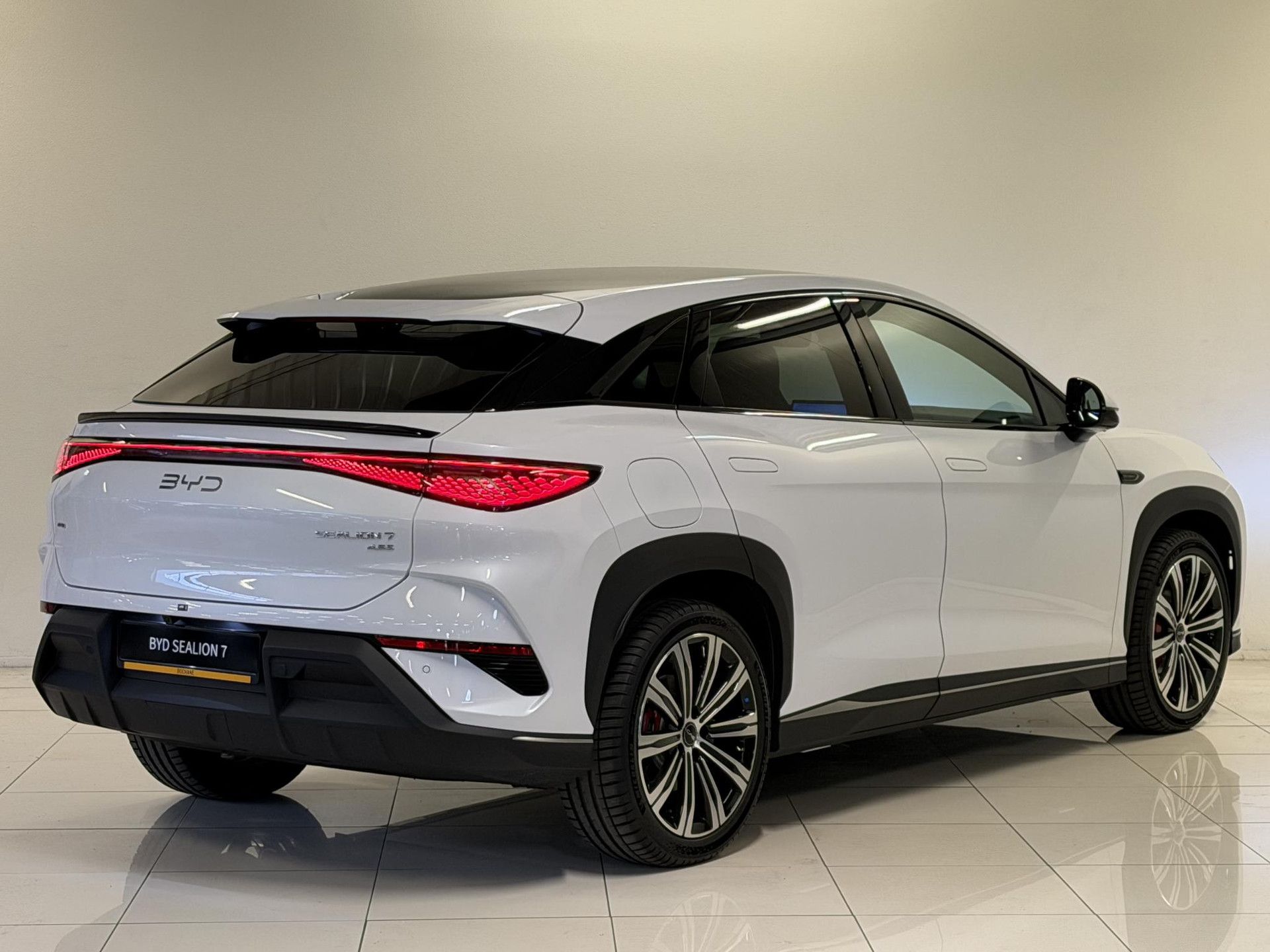 BYD SEALION met kenteken KXB-13-T – autofoto 2