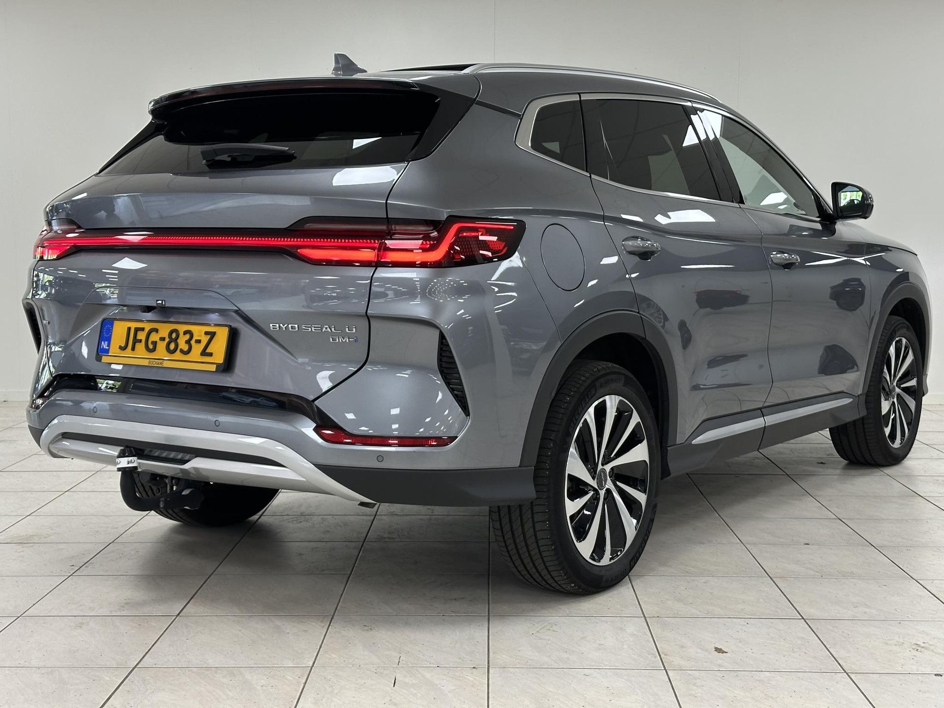 BYD SEALU met kenteken JFG-83-Z – autofoto 2