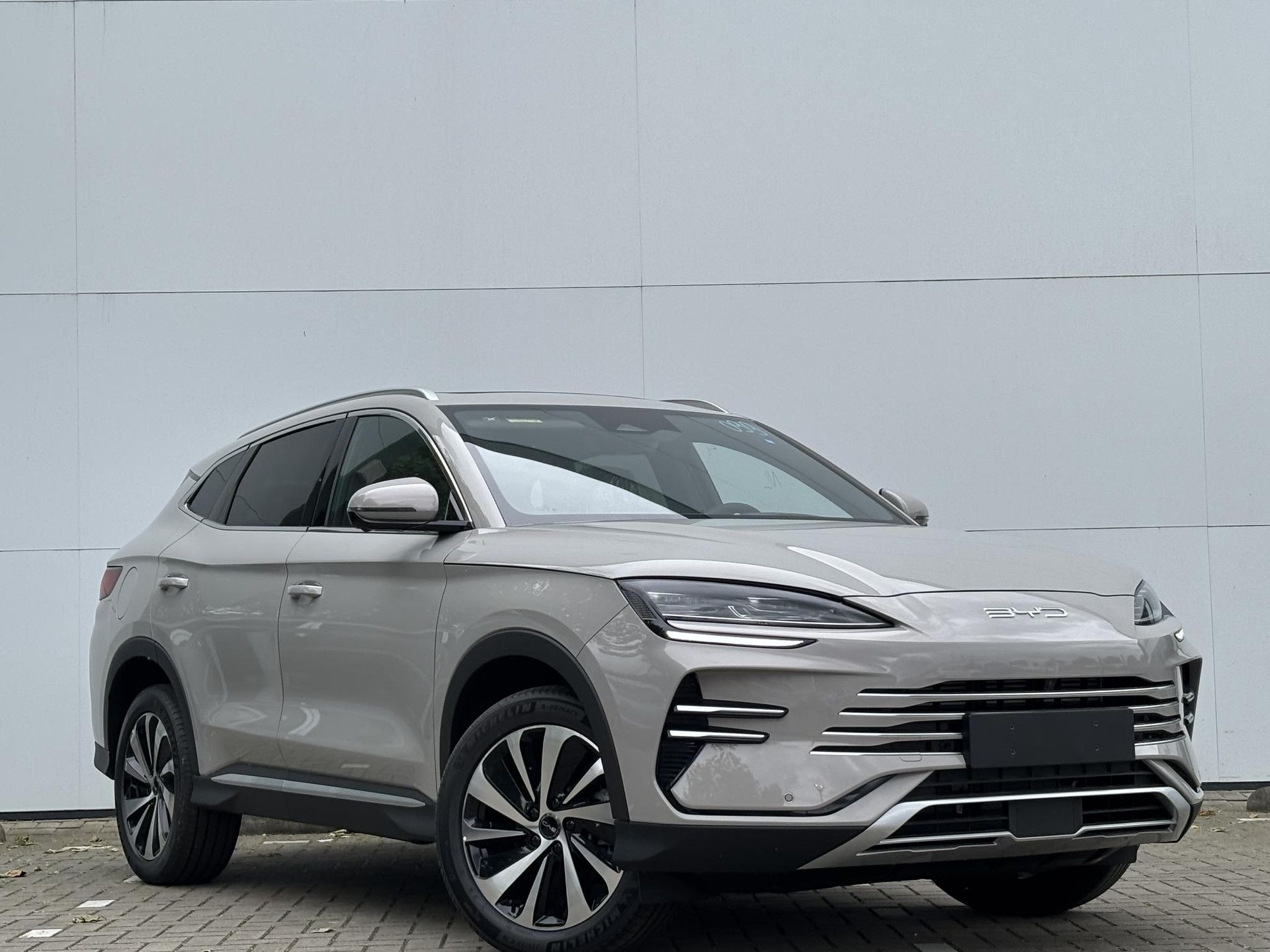 BYD SEALU met kenteken KNT-48-F – autofoto 4