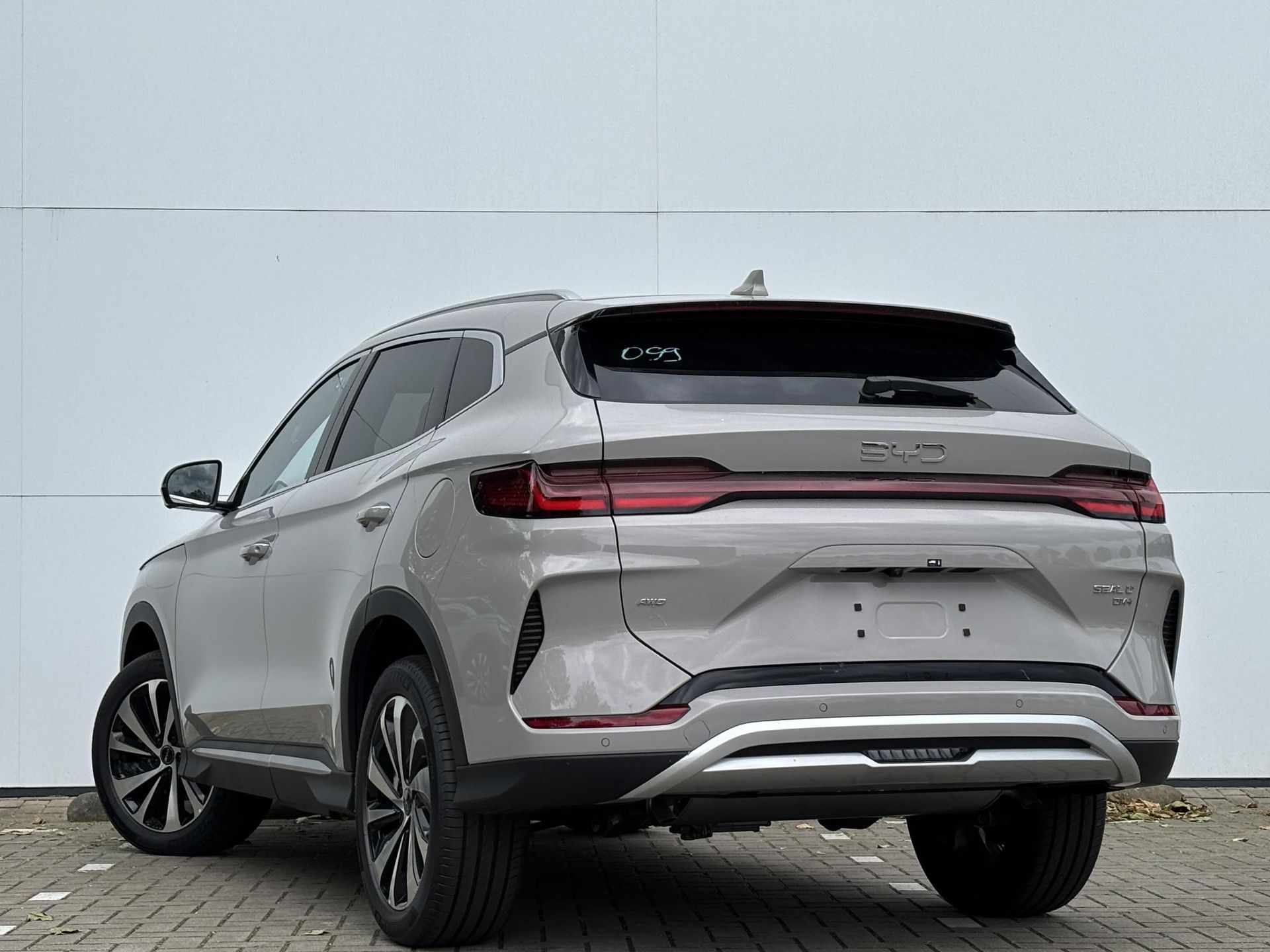 BYD SEALU met kenteken KNT-48-F – autofoto 5