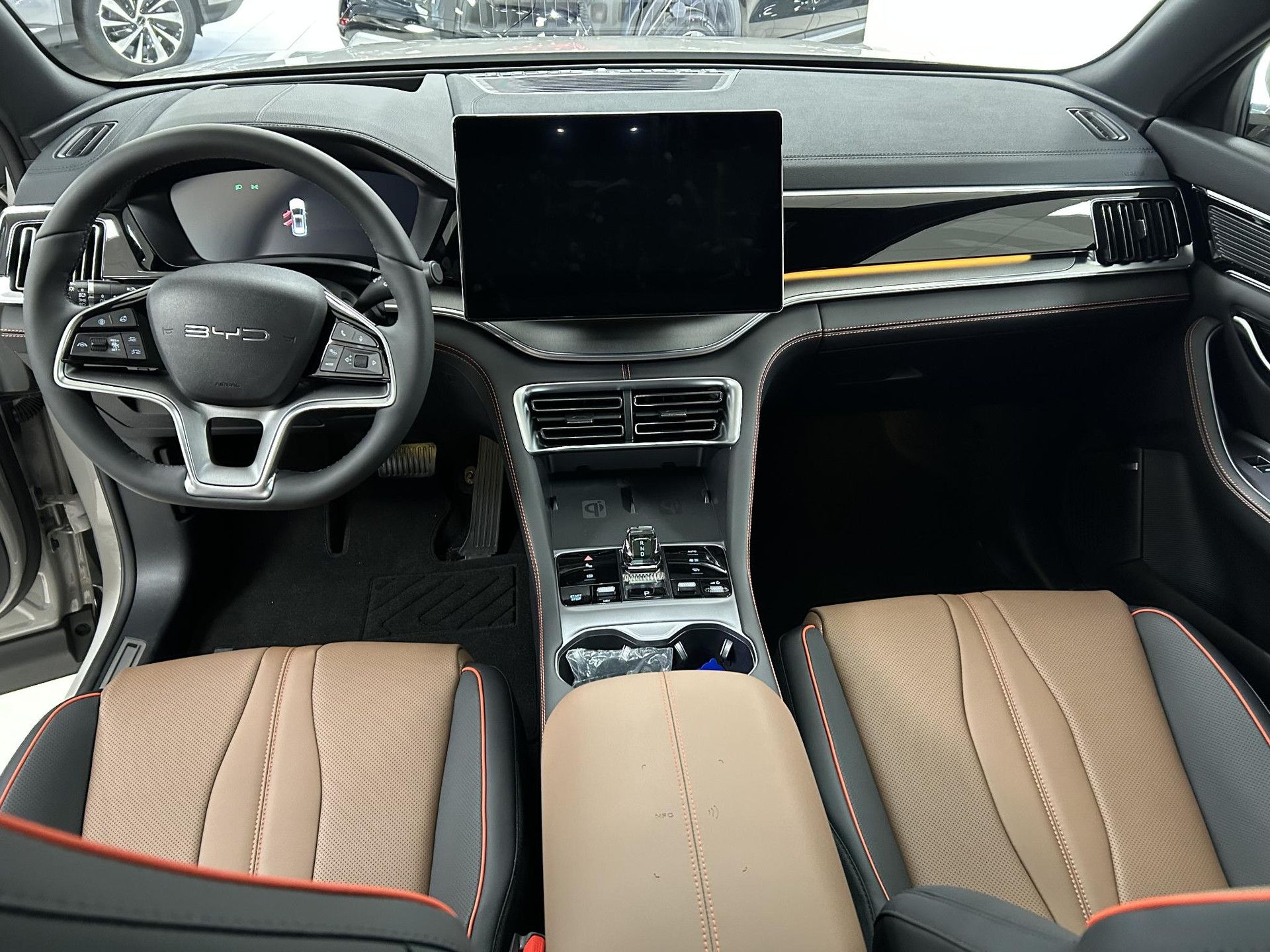 BYD SEALU met kenteken KZL-62-P – autofoto 3
