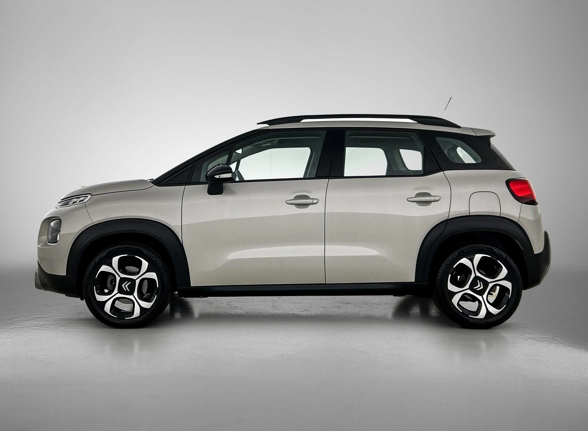 Citroën C3Aircross met kenteken 53100 – autofoto 4