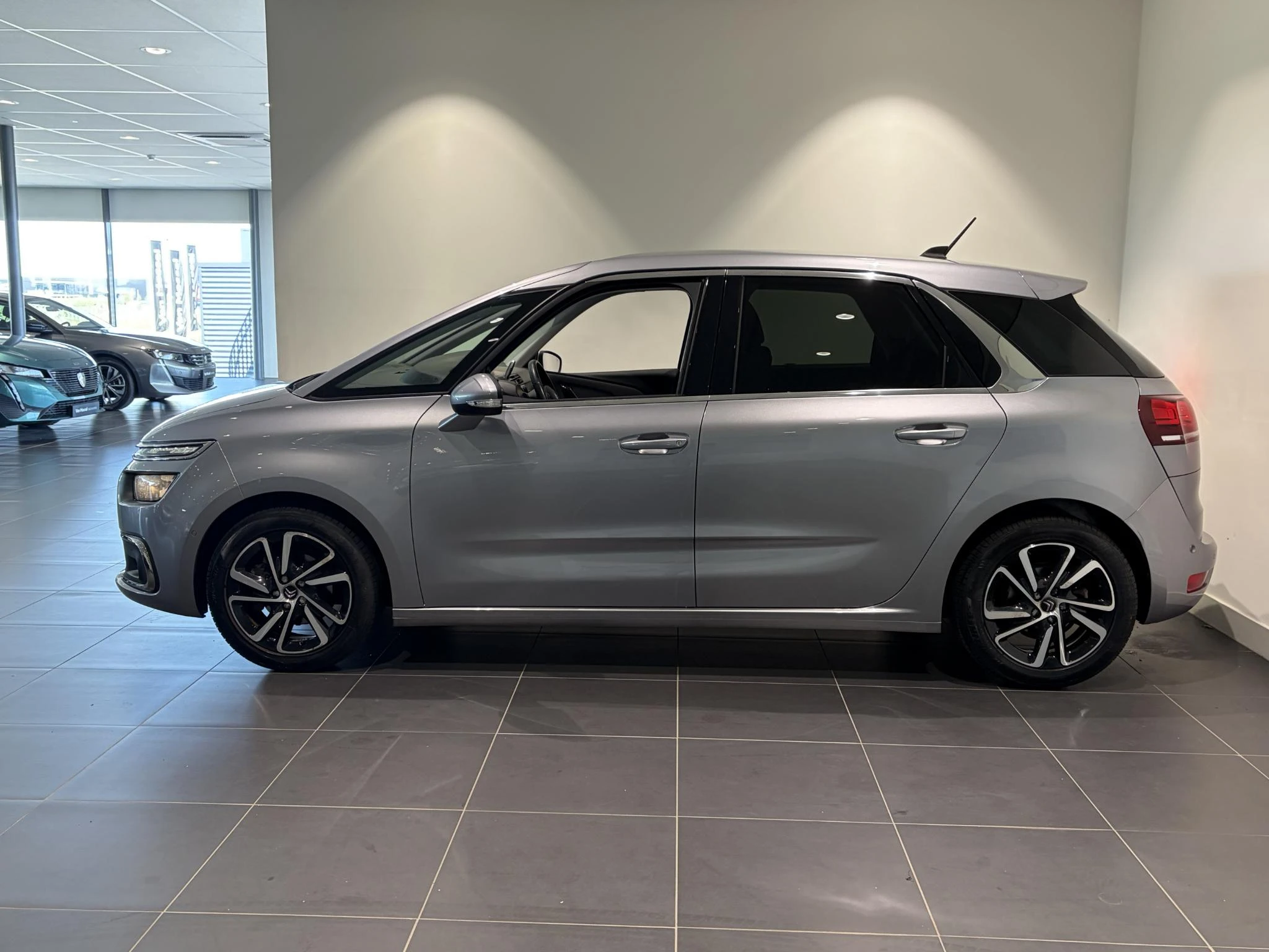 Citroën C4Spacetourer met kenteken 60100 – autofoto 5