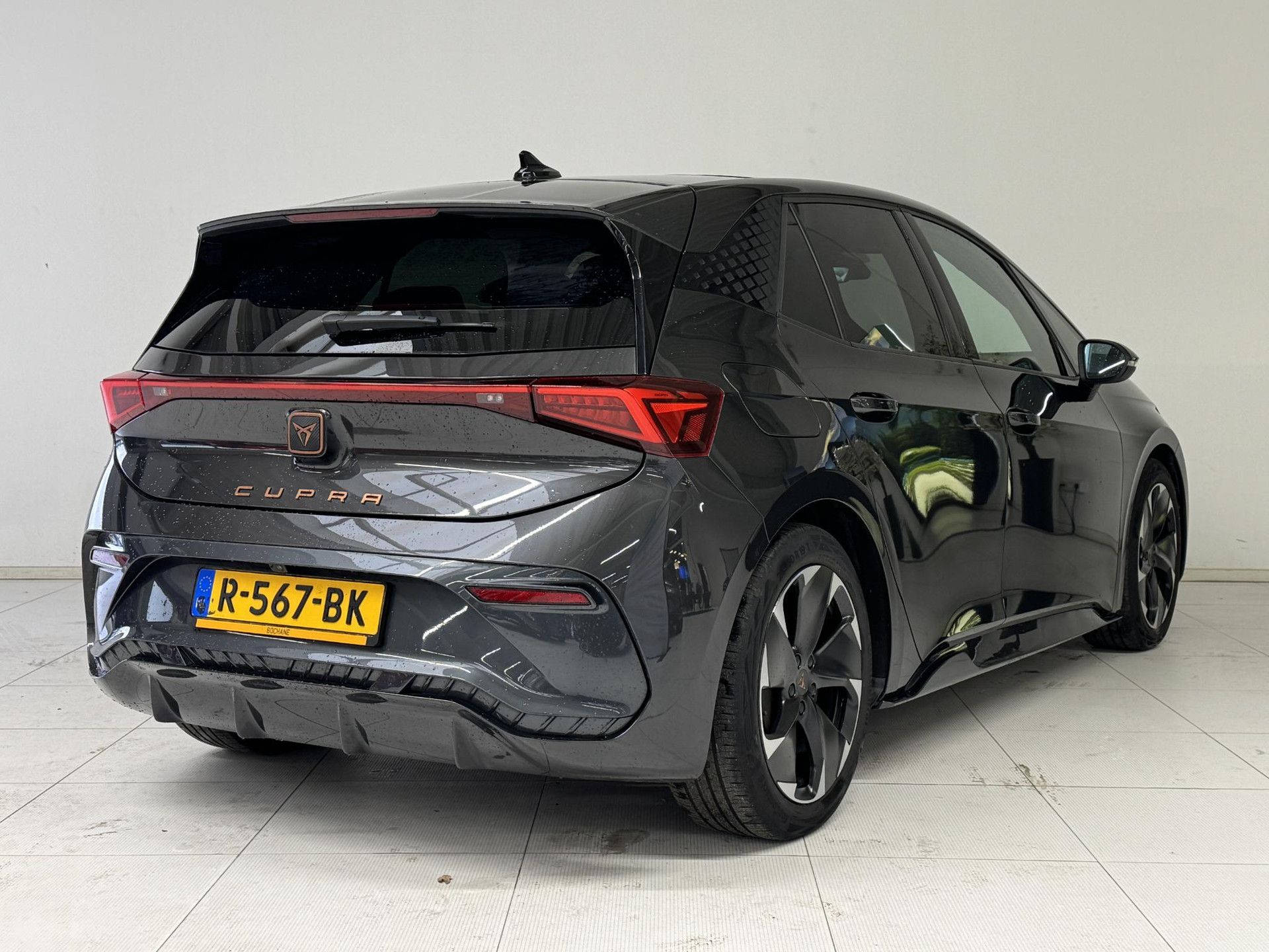 CUPRA Born met kenteken R-567-BK – autofoto 2