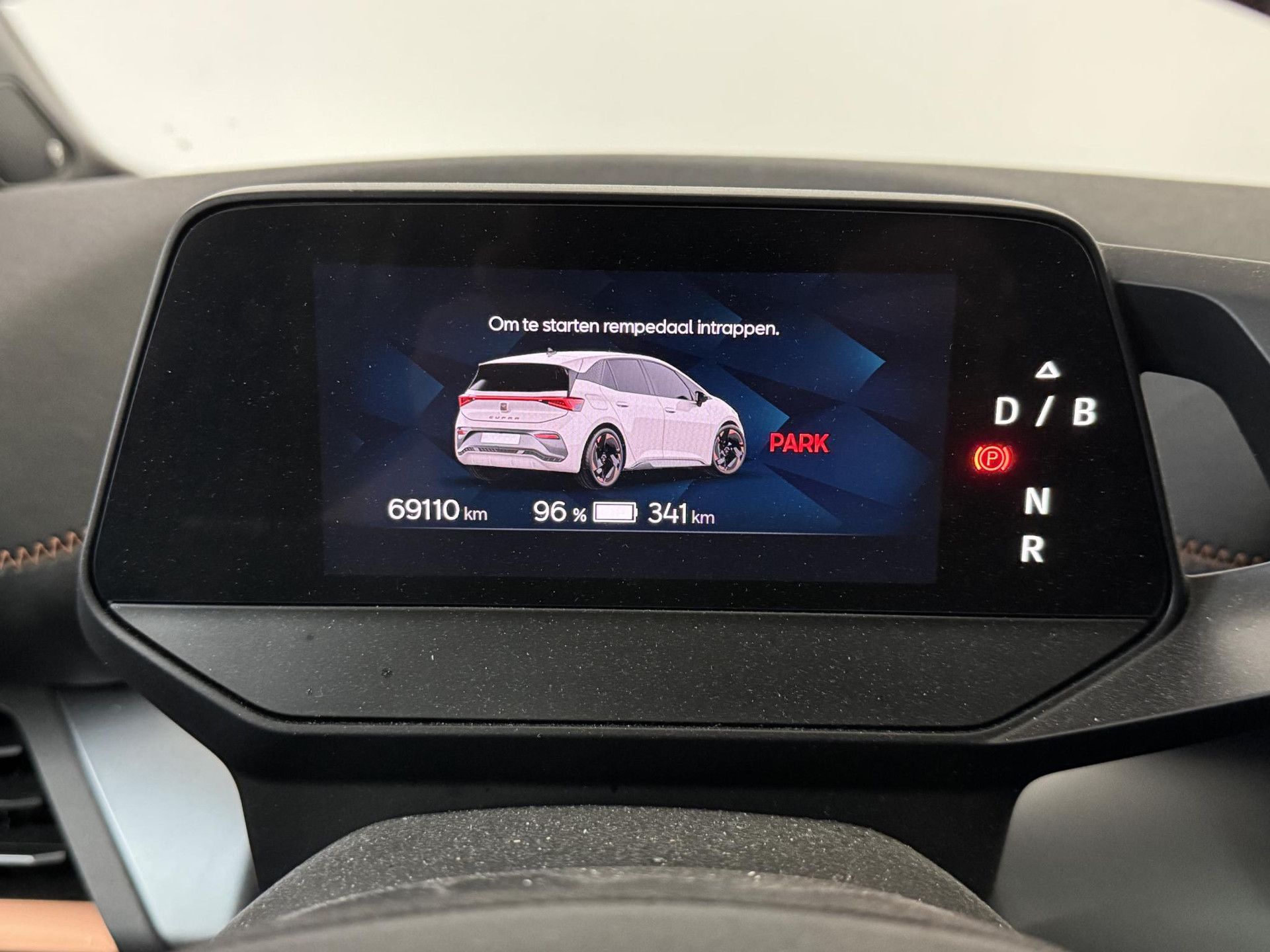 CUPRA Born met kenteken R-567-BK – autofoto 4