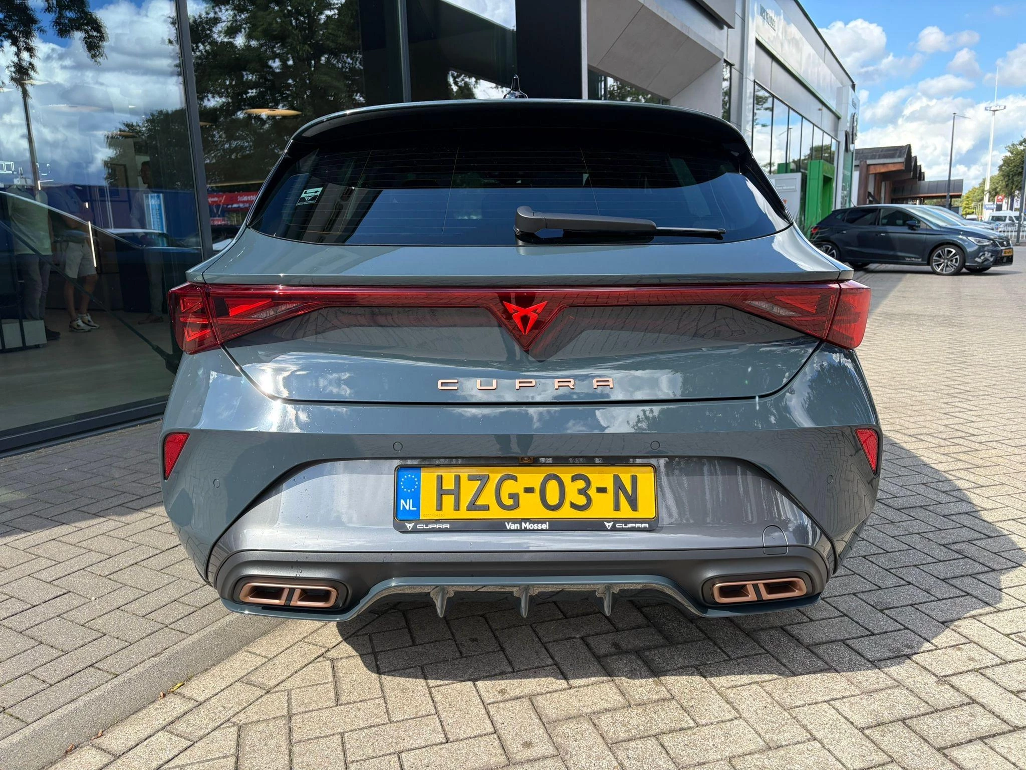 CUPRA Leon met kenteken 04100 – autofoto 5