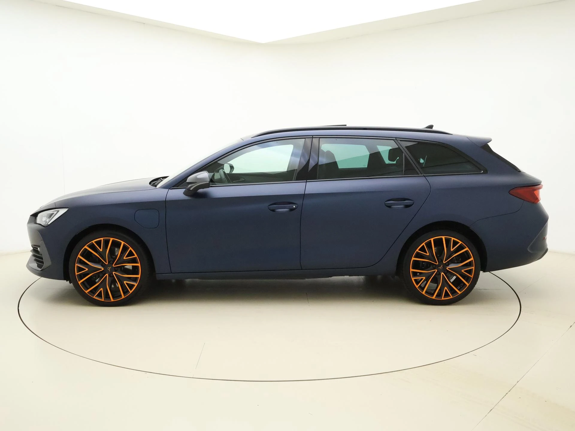 CUPRA LeonSportstourer met kenteken 14100 – autofoto 3