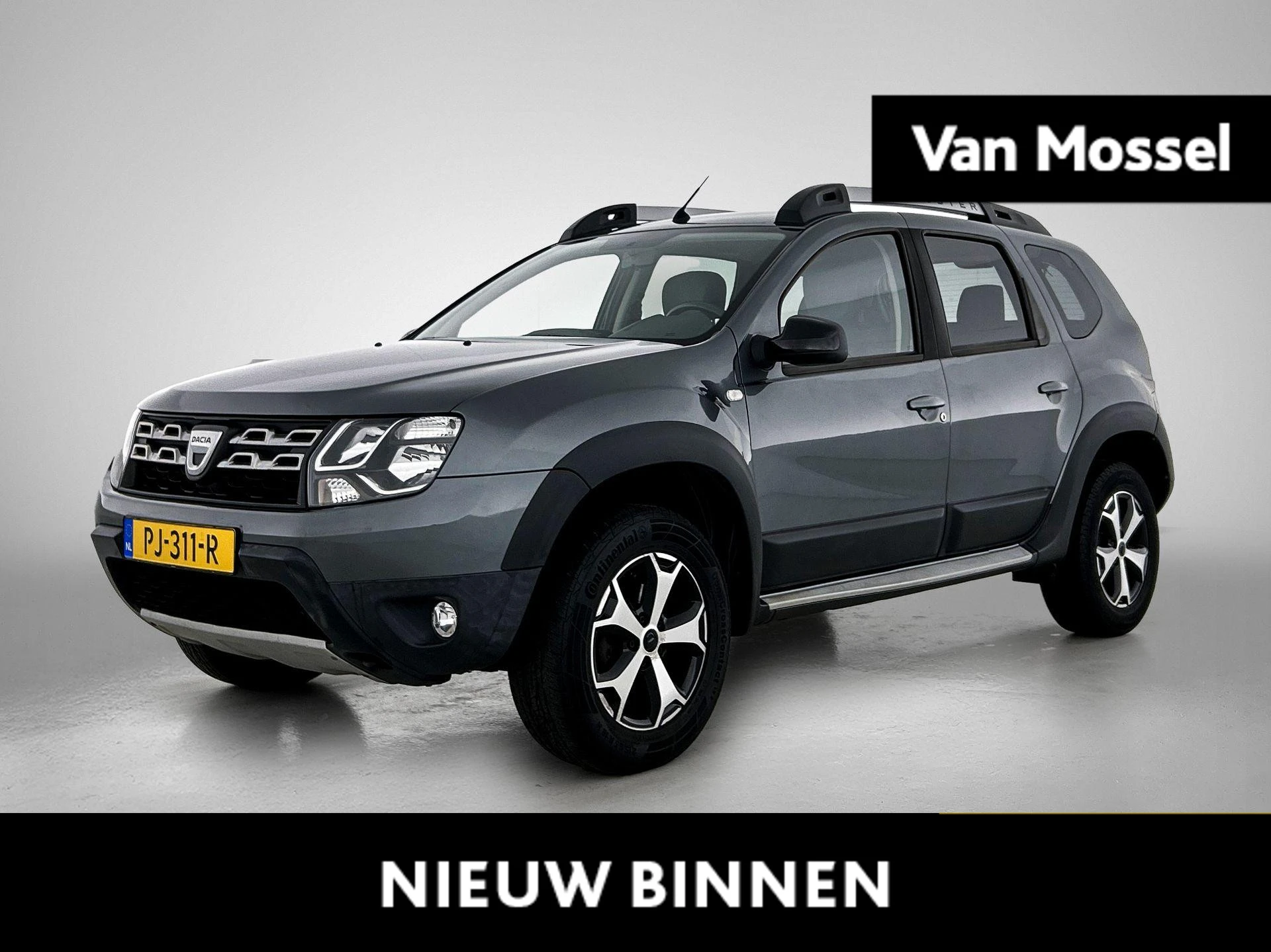 Dacia Duster met kenteken 61100 – autofoto 2