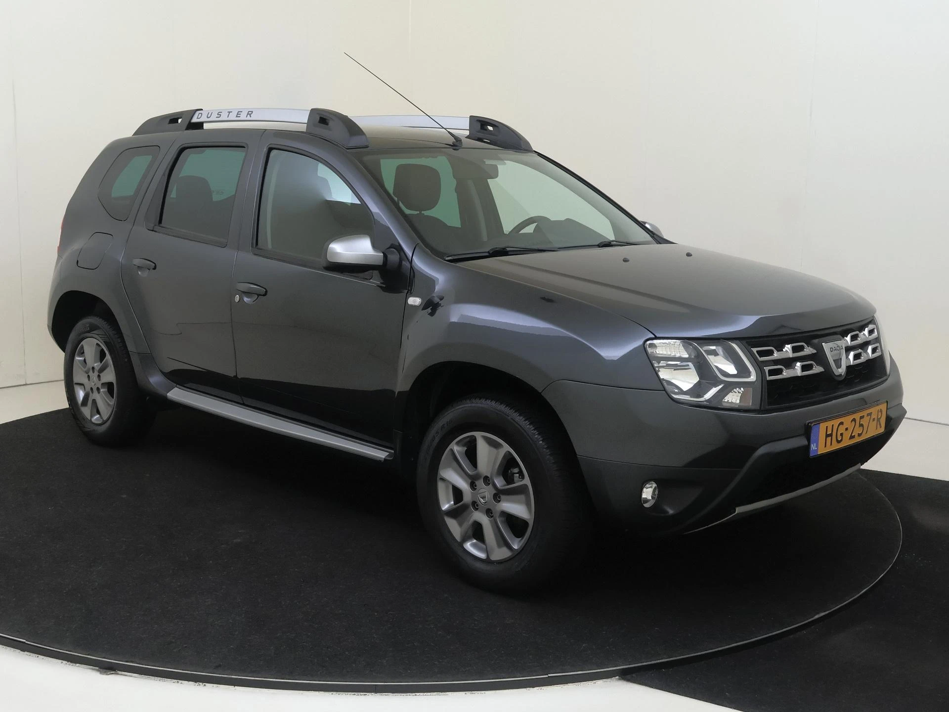 Dacia Duster met kenteken 61100 – autofoto 3