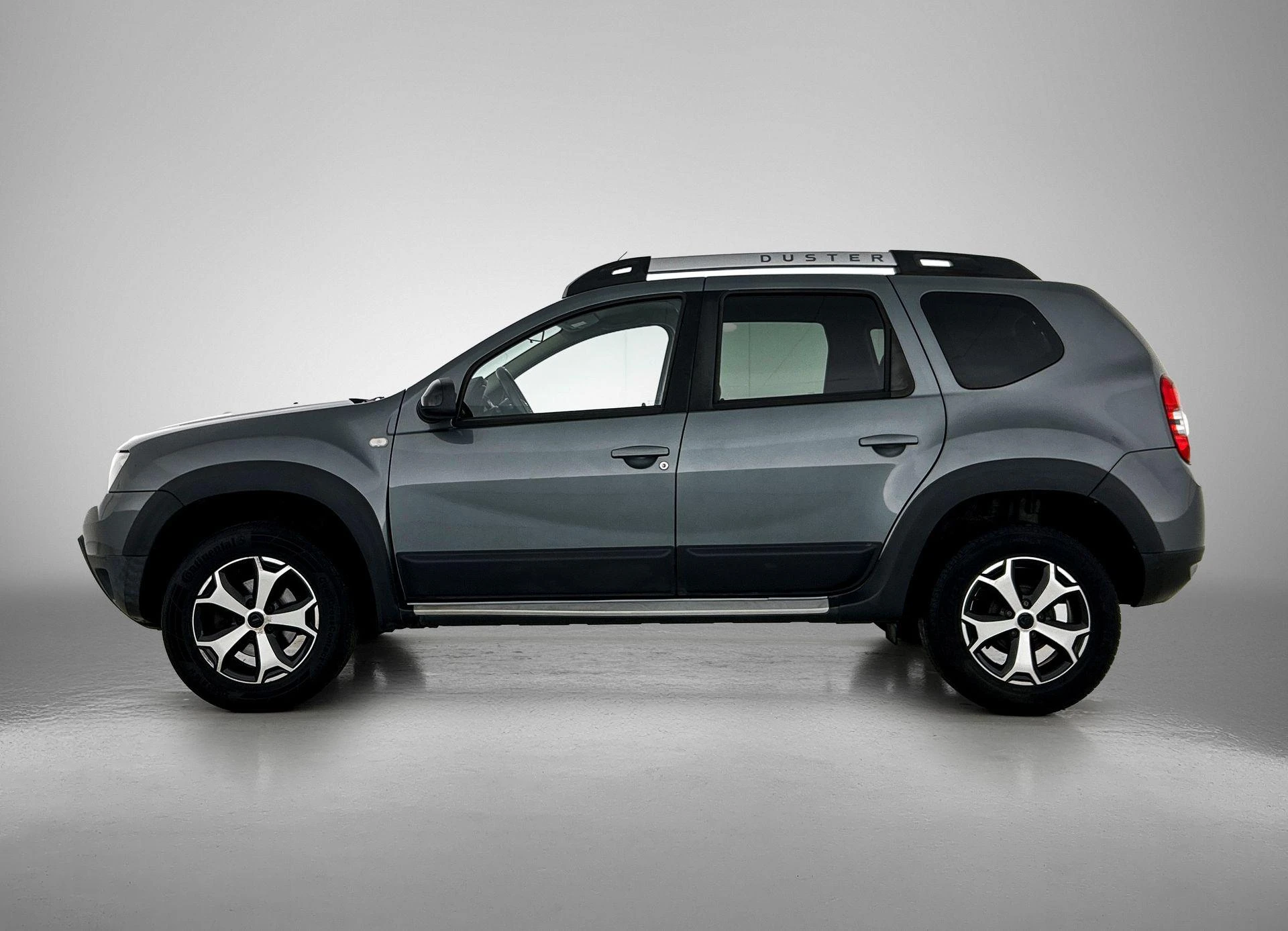 Dacia Duster met kenteken 61100 – autofoto 4