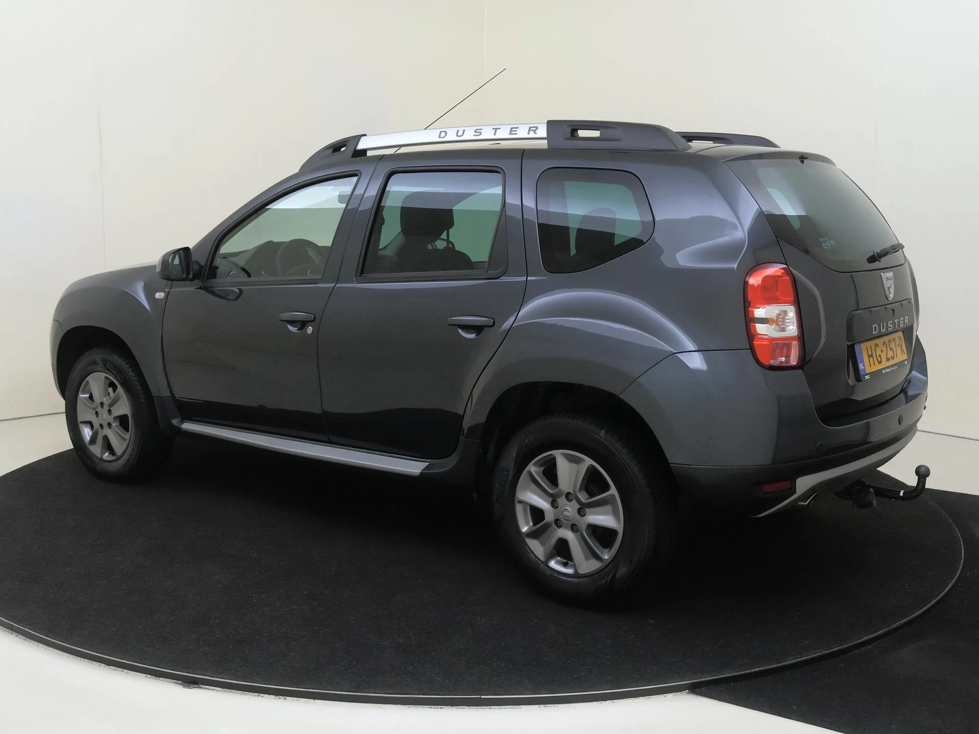 Dacia Duster met kenteken 61100 – autofoto 4