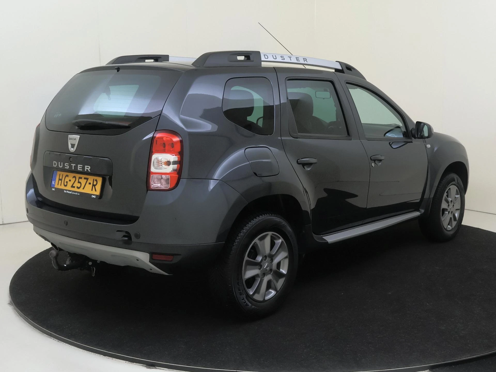 Dacia Duster met kenteken 61100 – autofoto 5