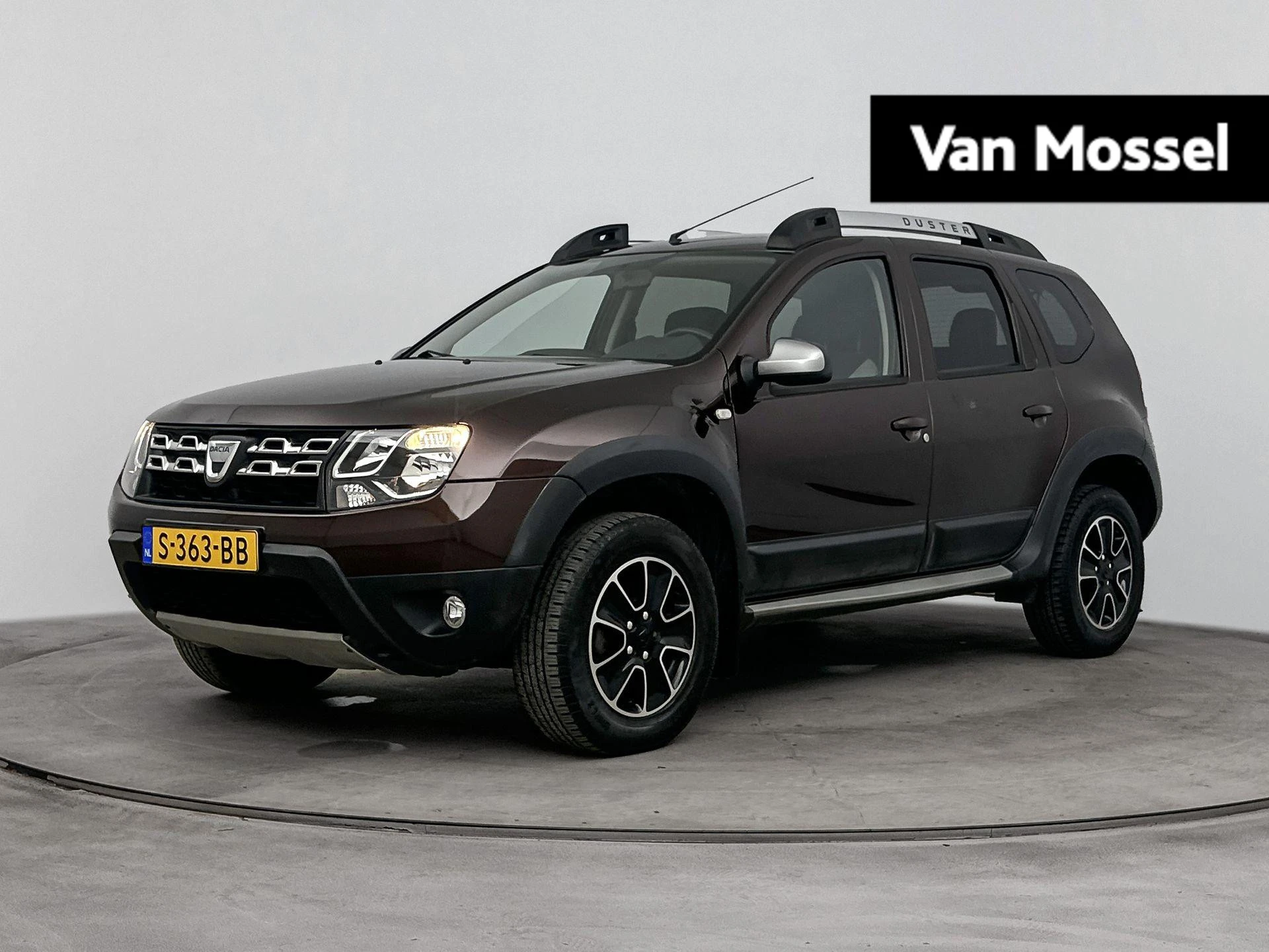 Dacia Duster met kenteken 73100 – autofoto 2